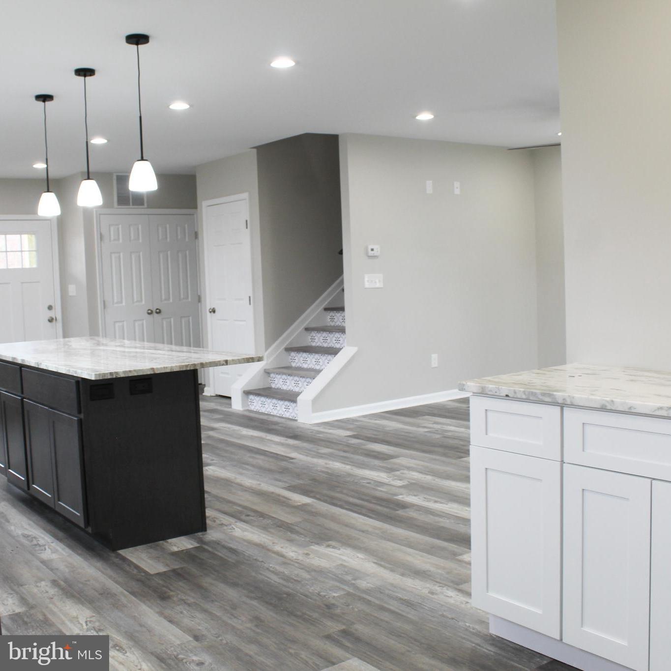 GRAY MANOR - Residential