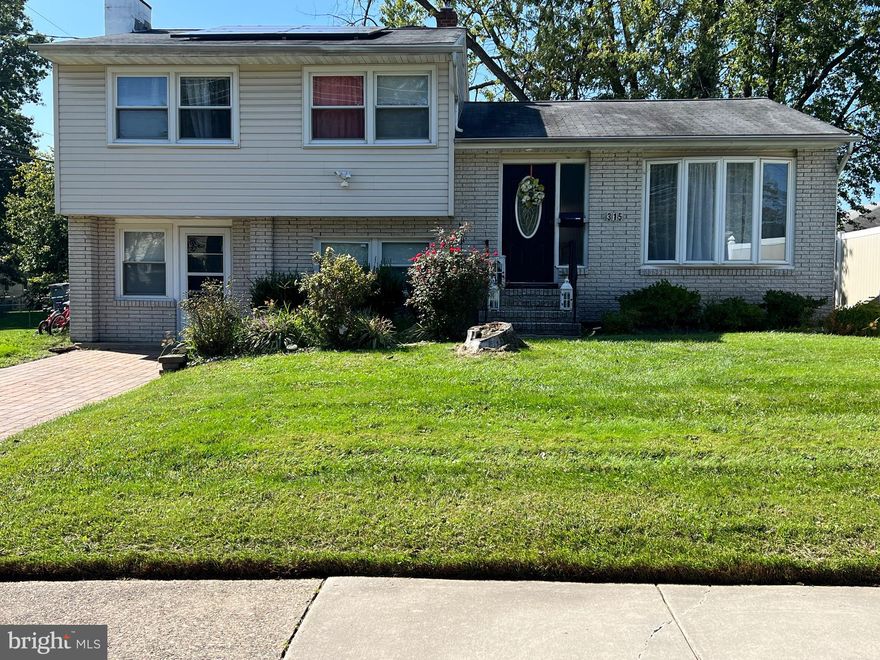 Welcome to 315 Cox Ave.   This home has 3 nicely spaced bedrooms with  one and a half bathroom and a spacious back yard. Perfect for any family. House is being sold as is.   Don't miss this opportunity.     Schedule right away to take a look.
More photos coming soon.