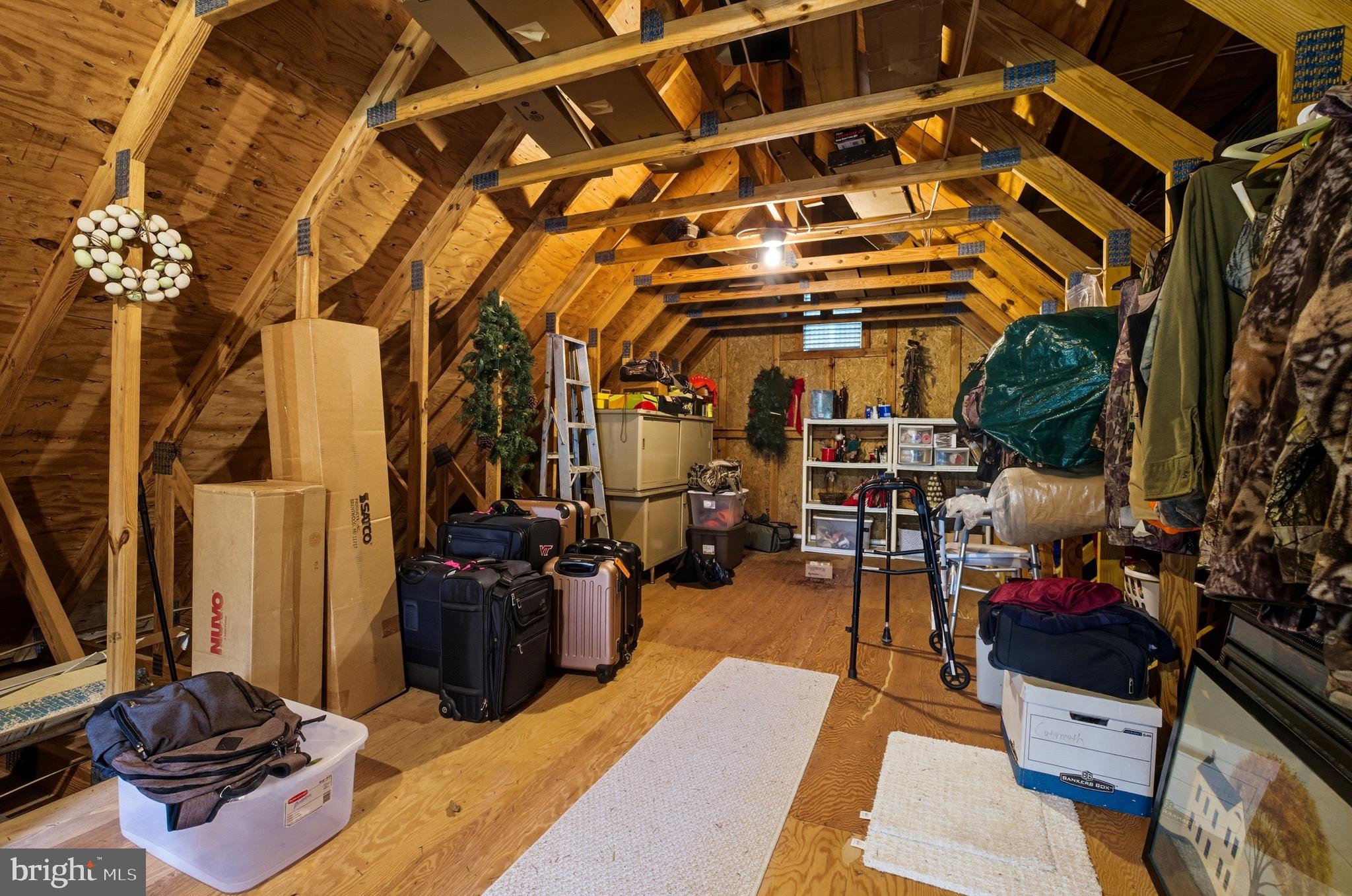 ORCHARD LAKES - Residential