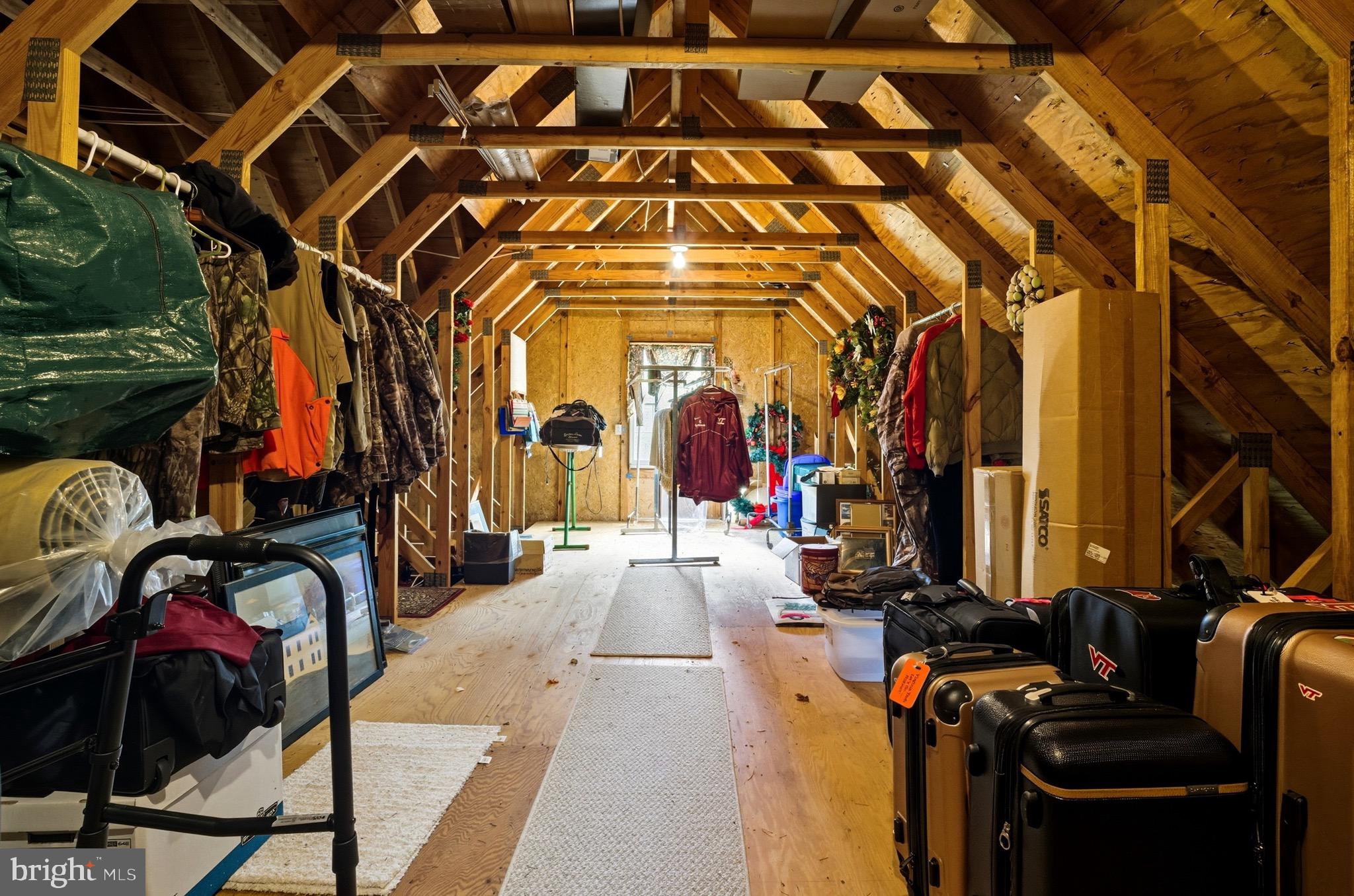 ORCHARD LAKES - Residential