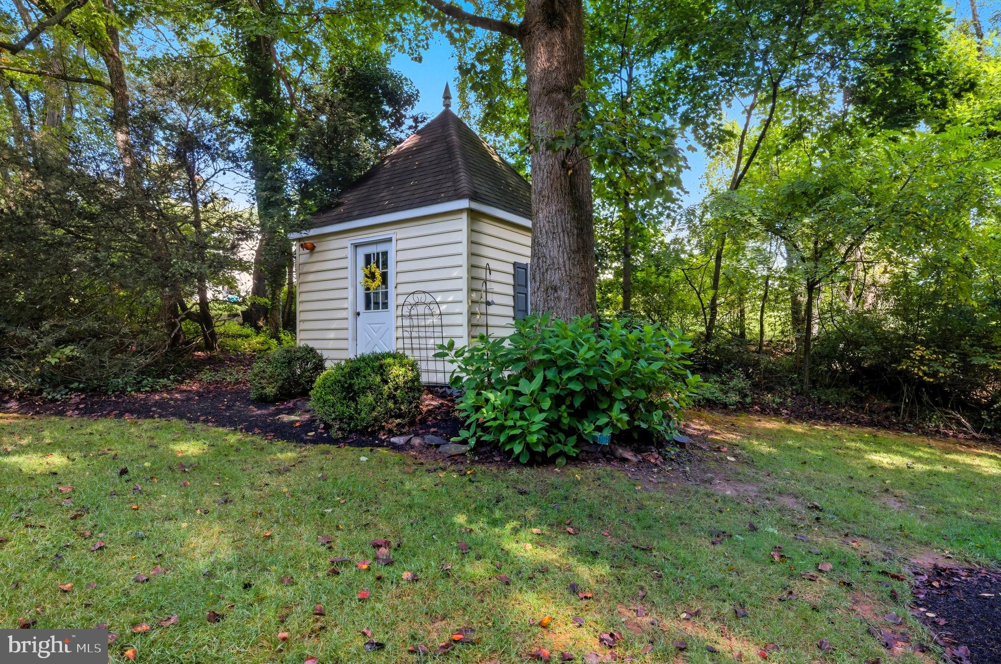 ORCHARD LAKES - Residential