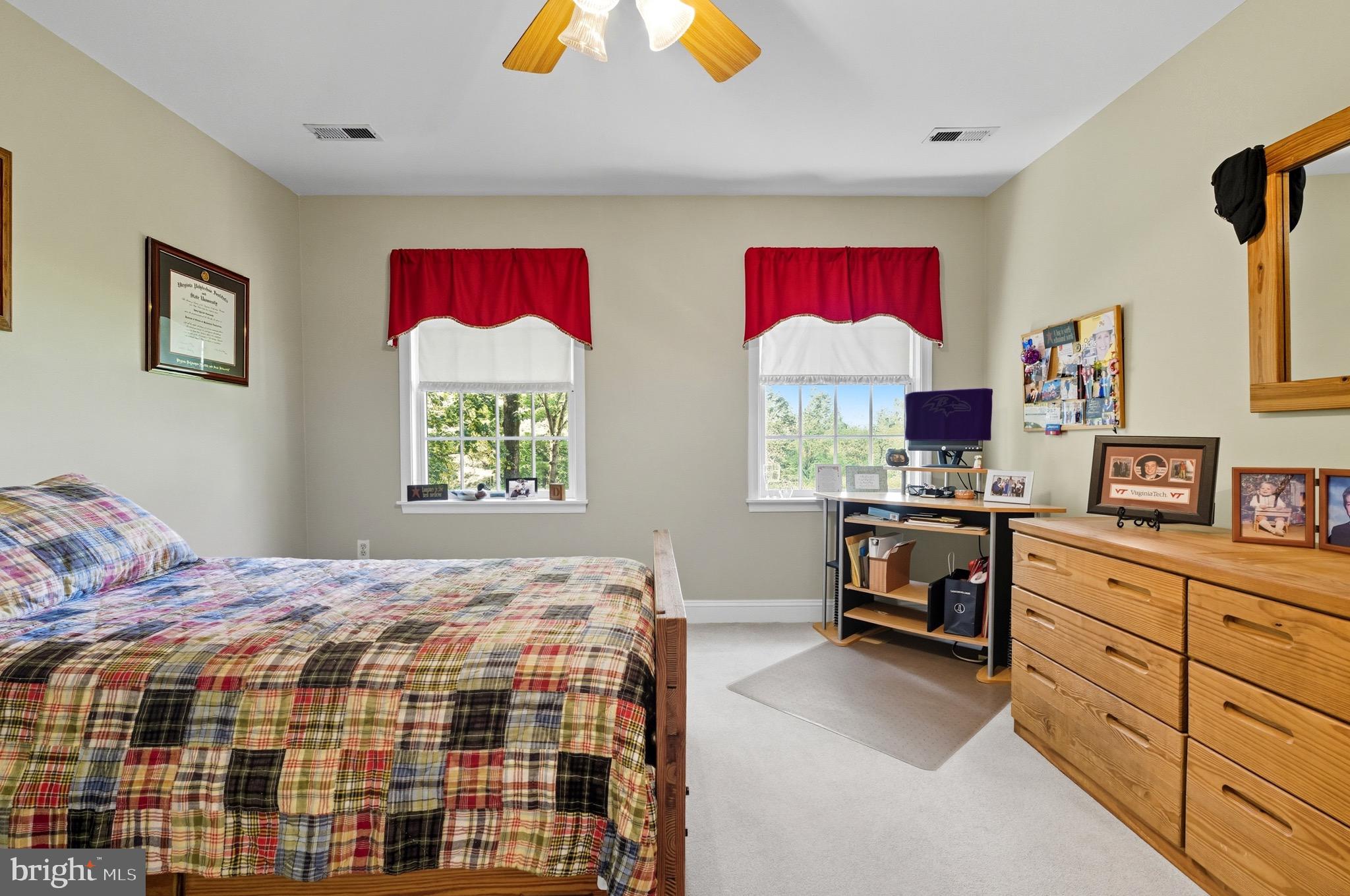 ORCHARD LAKES - Residential