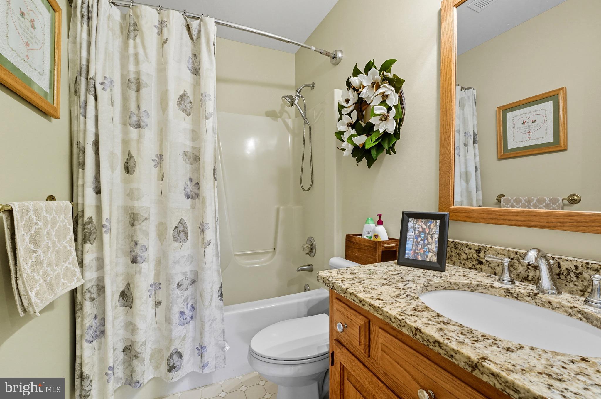 ORCHARD LAKES - Residential