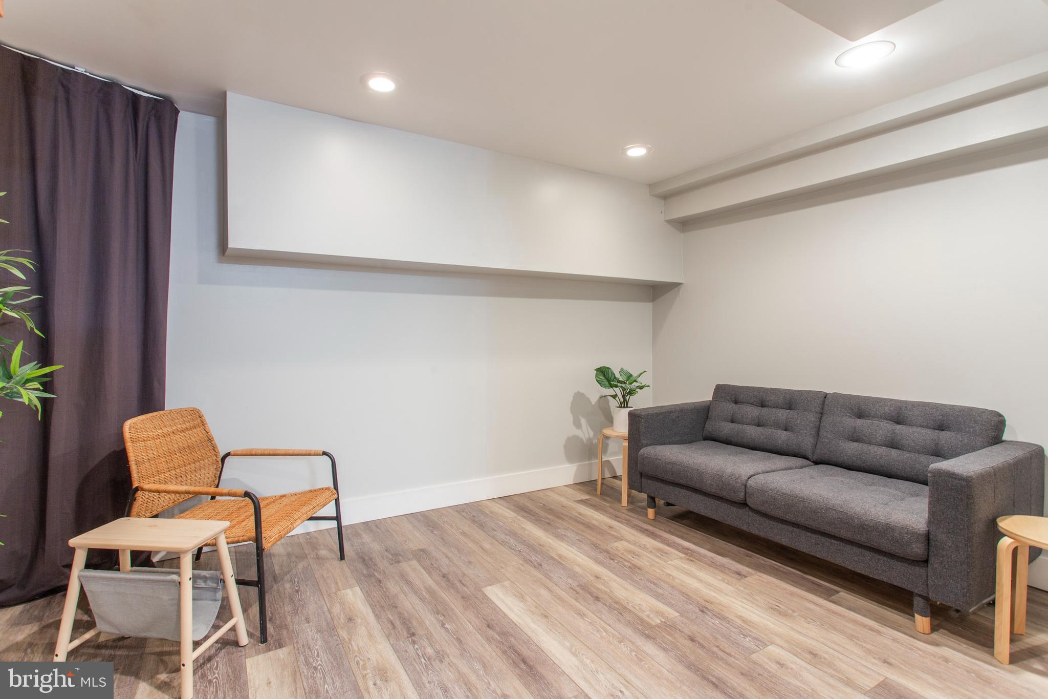 POINT BREEZE - Residential Lease