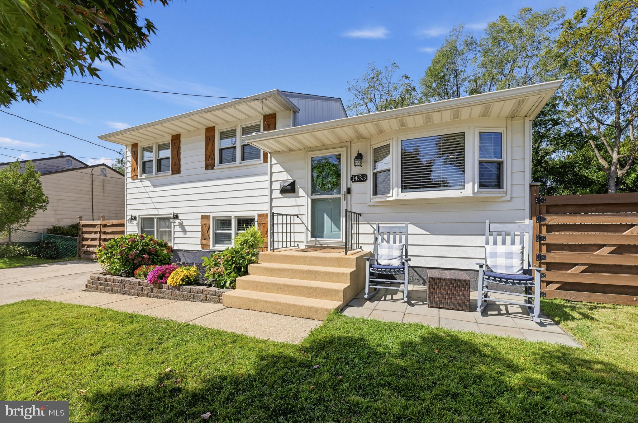 1433 SPRUCE AVENUE