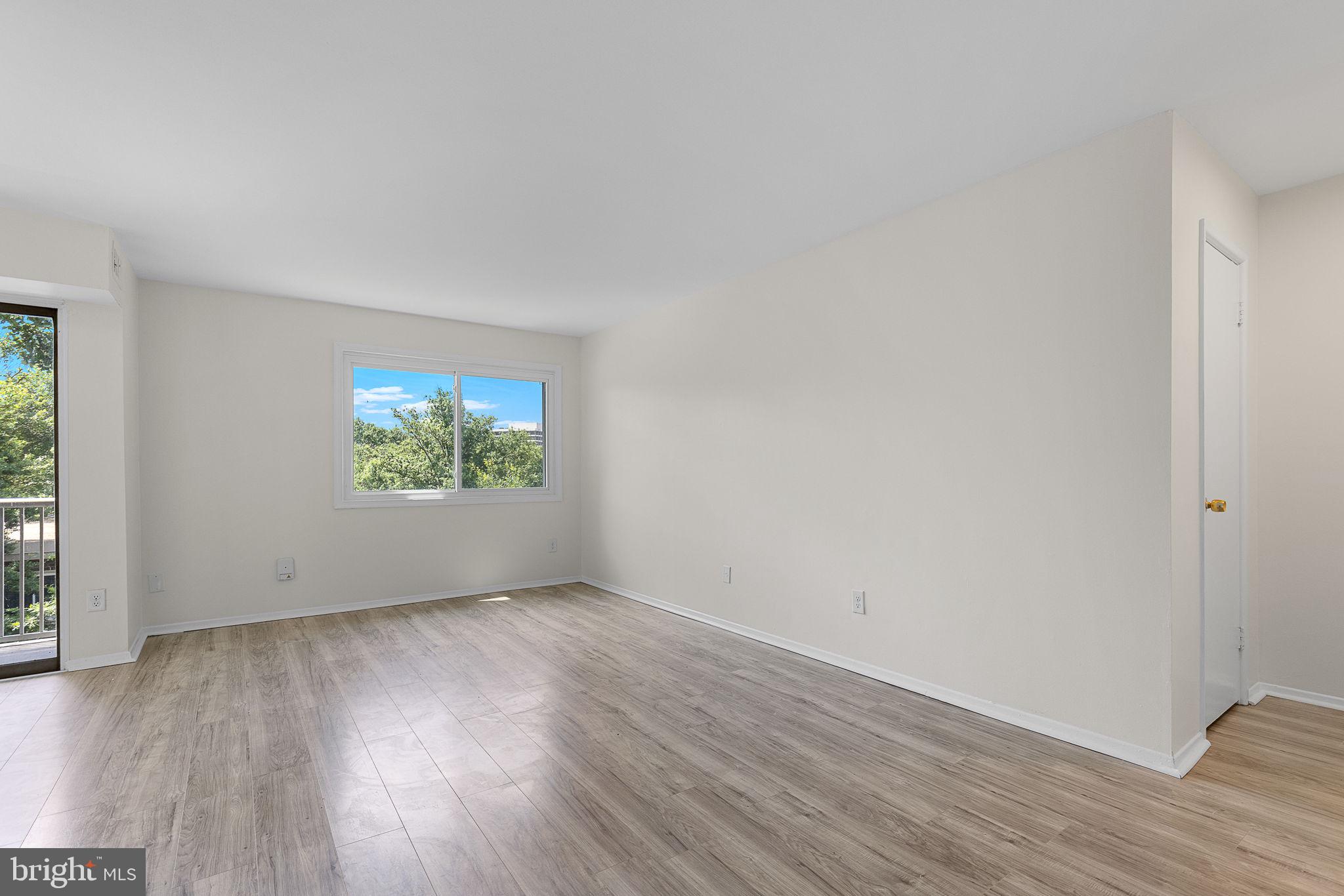 YORKTOWNE SQUARE - Residential Lease