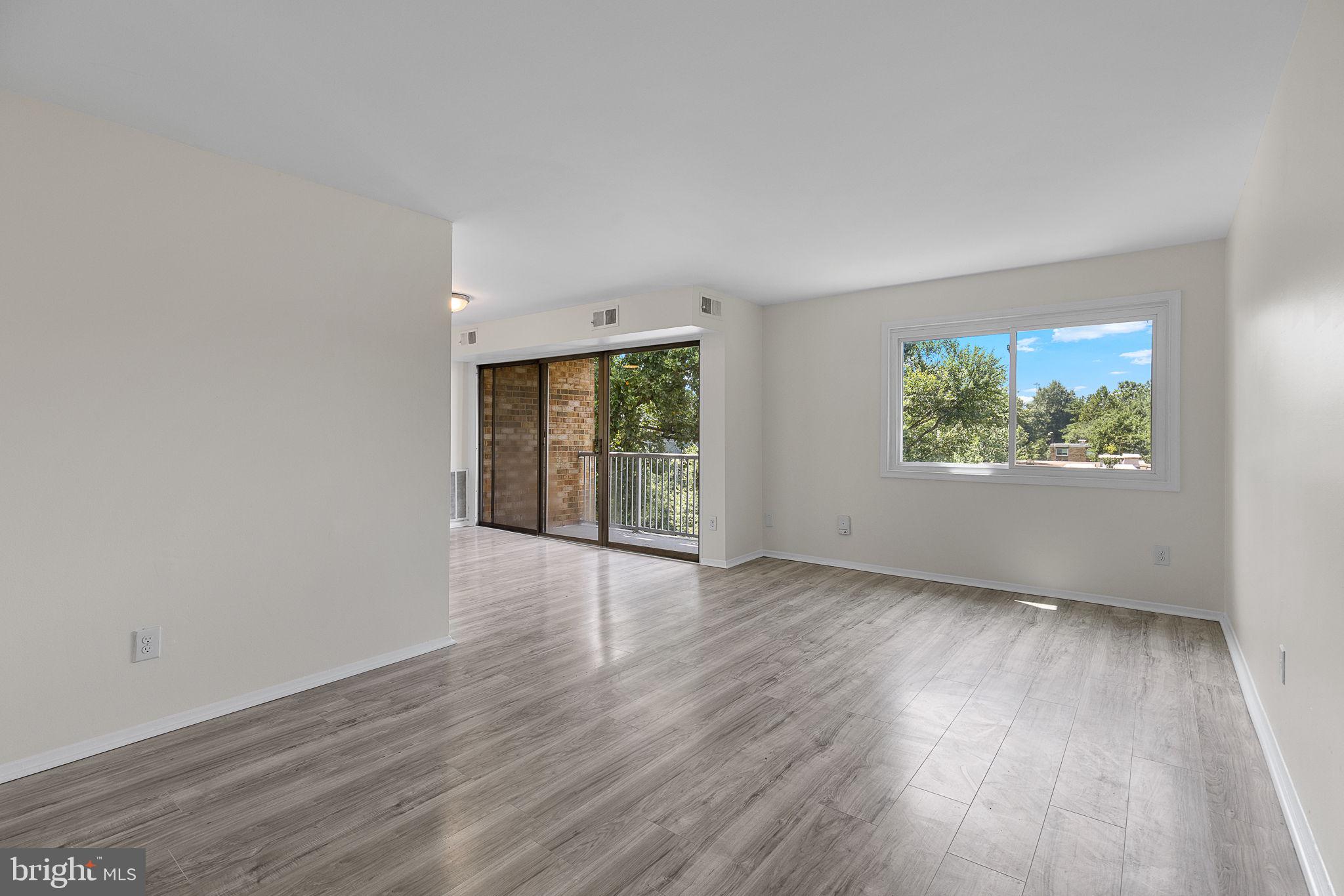 YORKTOWNE SQUARE - Residential Lease