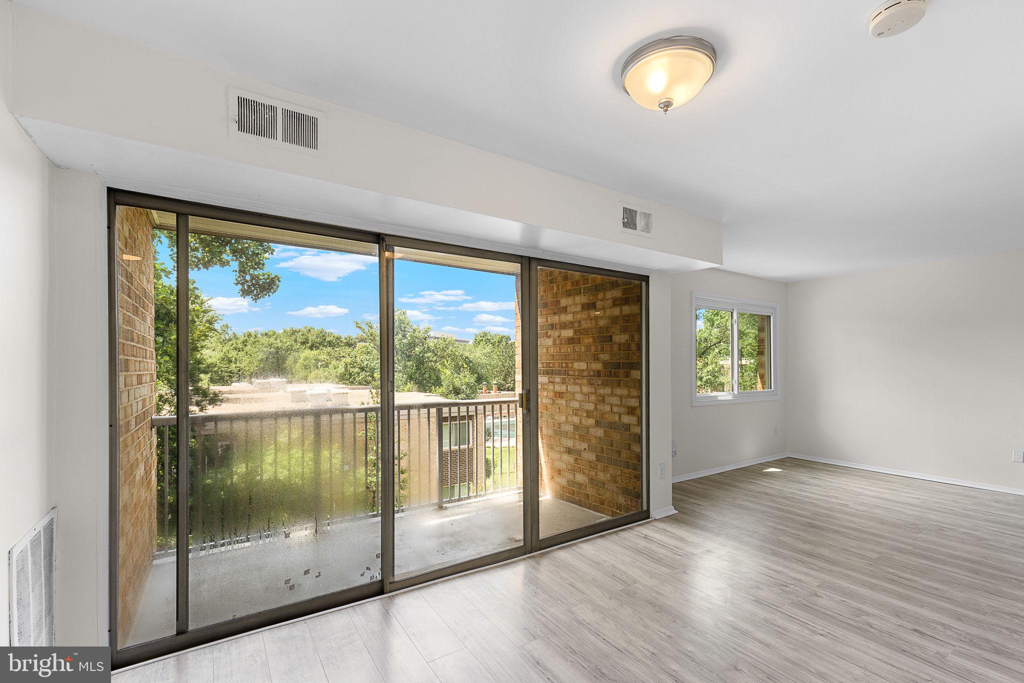 YORKTOWNE SQUARE - Residential Lease