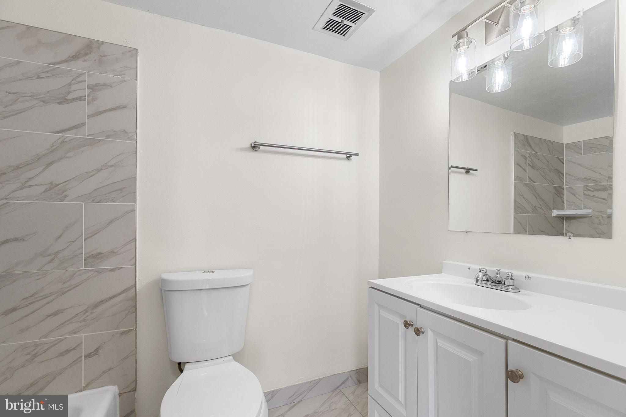 YORKTOWNE SQUARE - Residential Lease