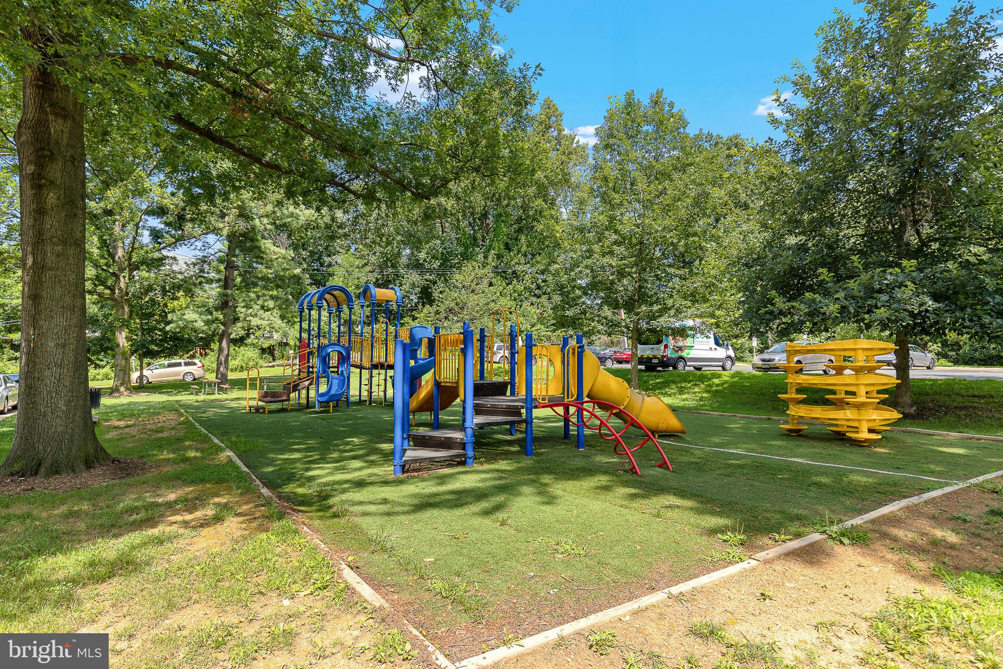 YORKTOWNE SQUARE - Residential Lease