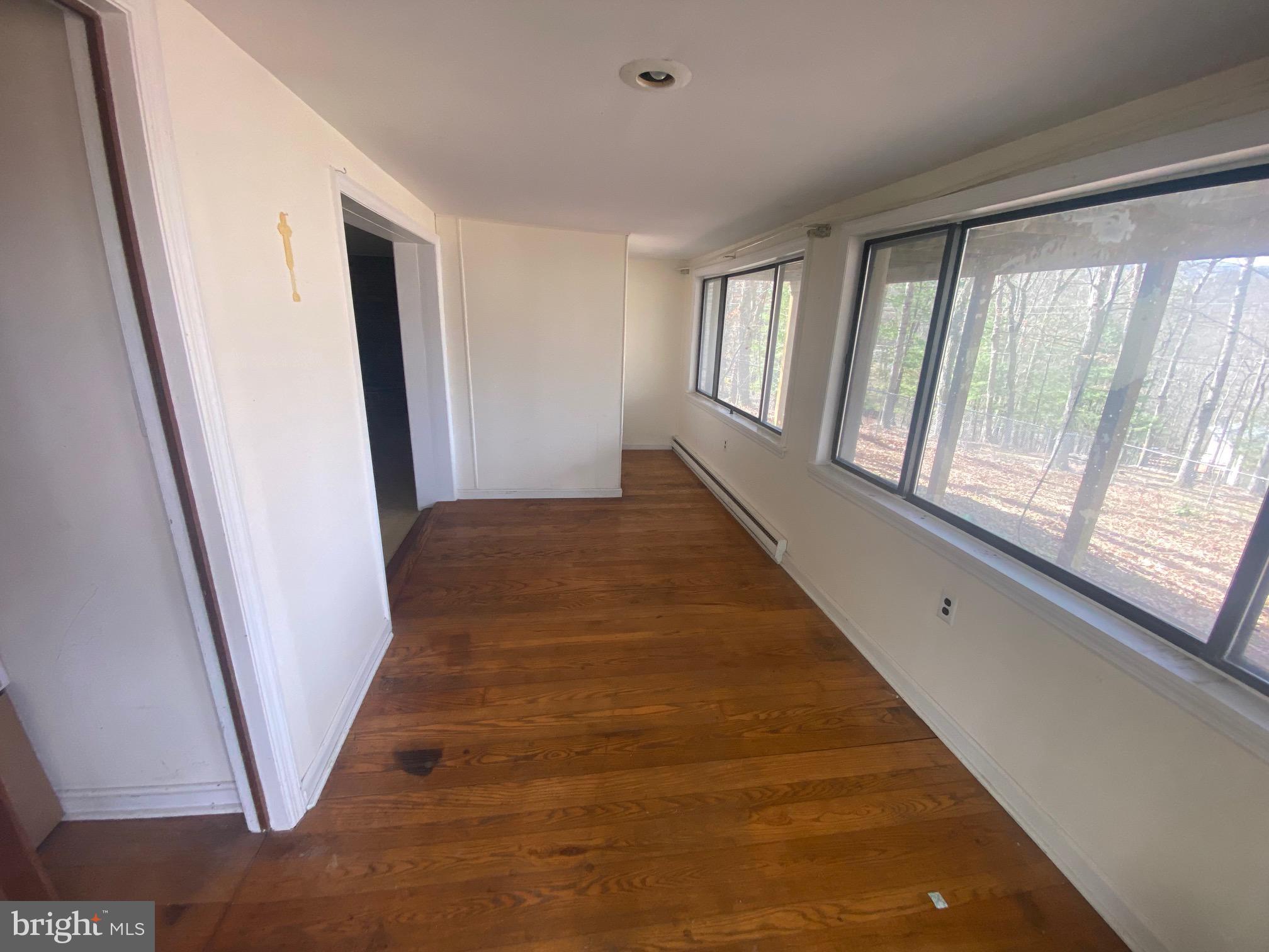 SLEEPY HOLLOW - Residential Lease