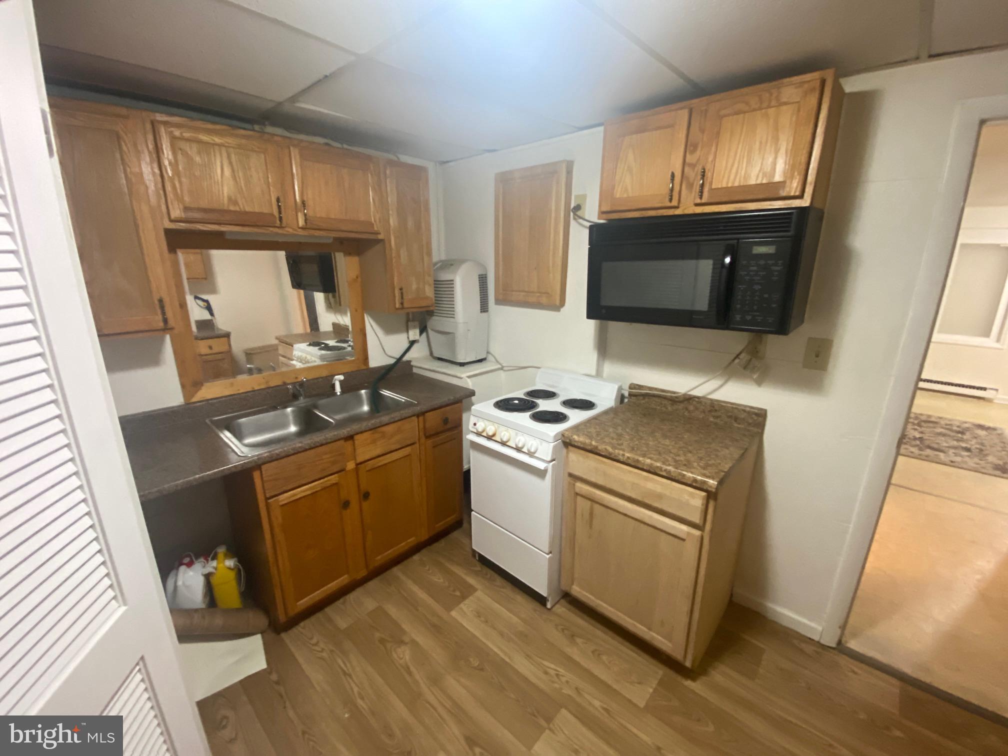 SLEEPY HOLLOW - Residential Lease