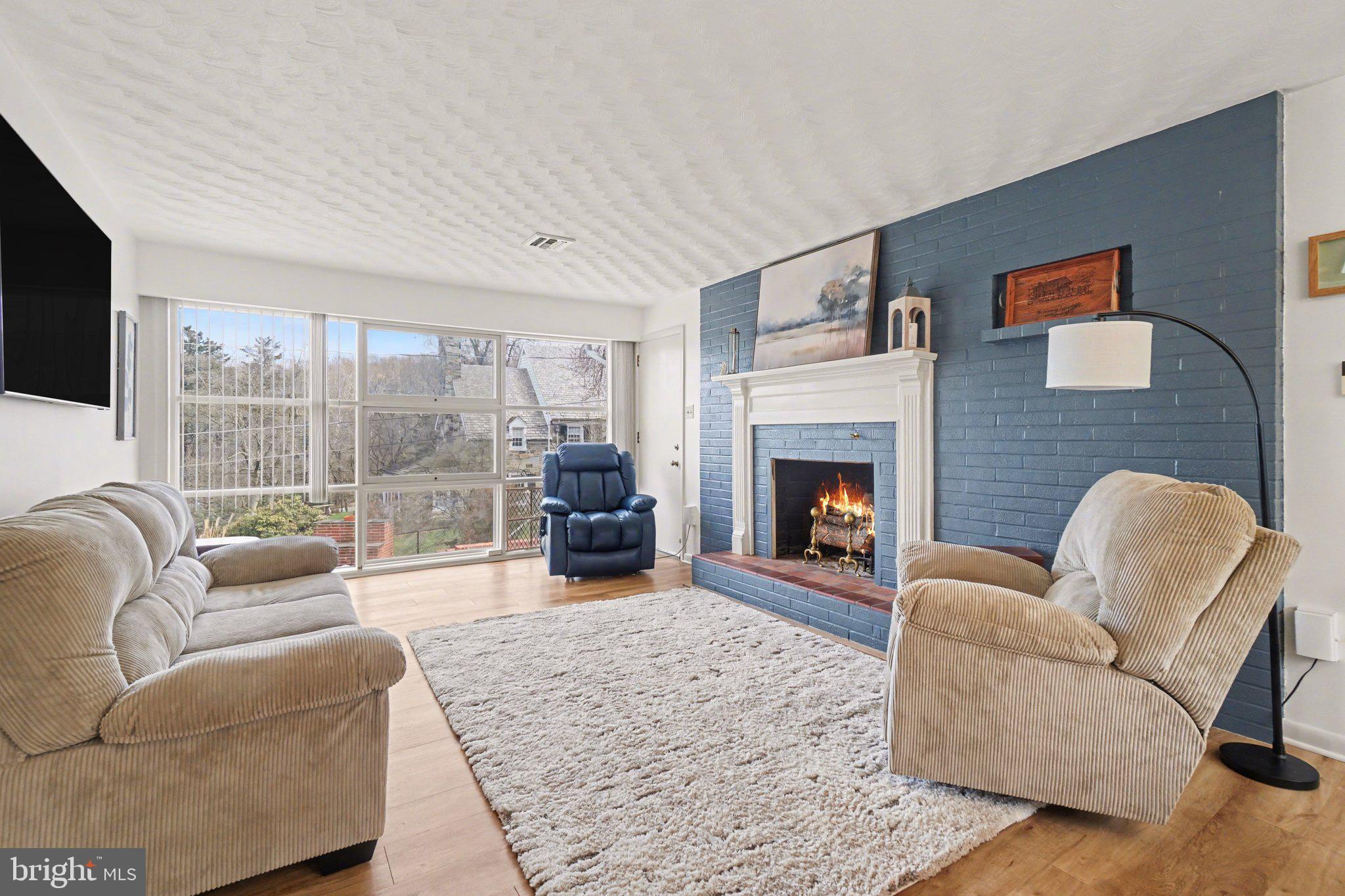 1353 CLOVER LANE