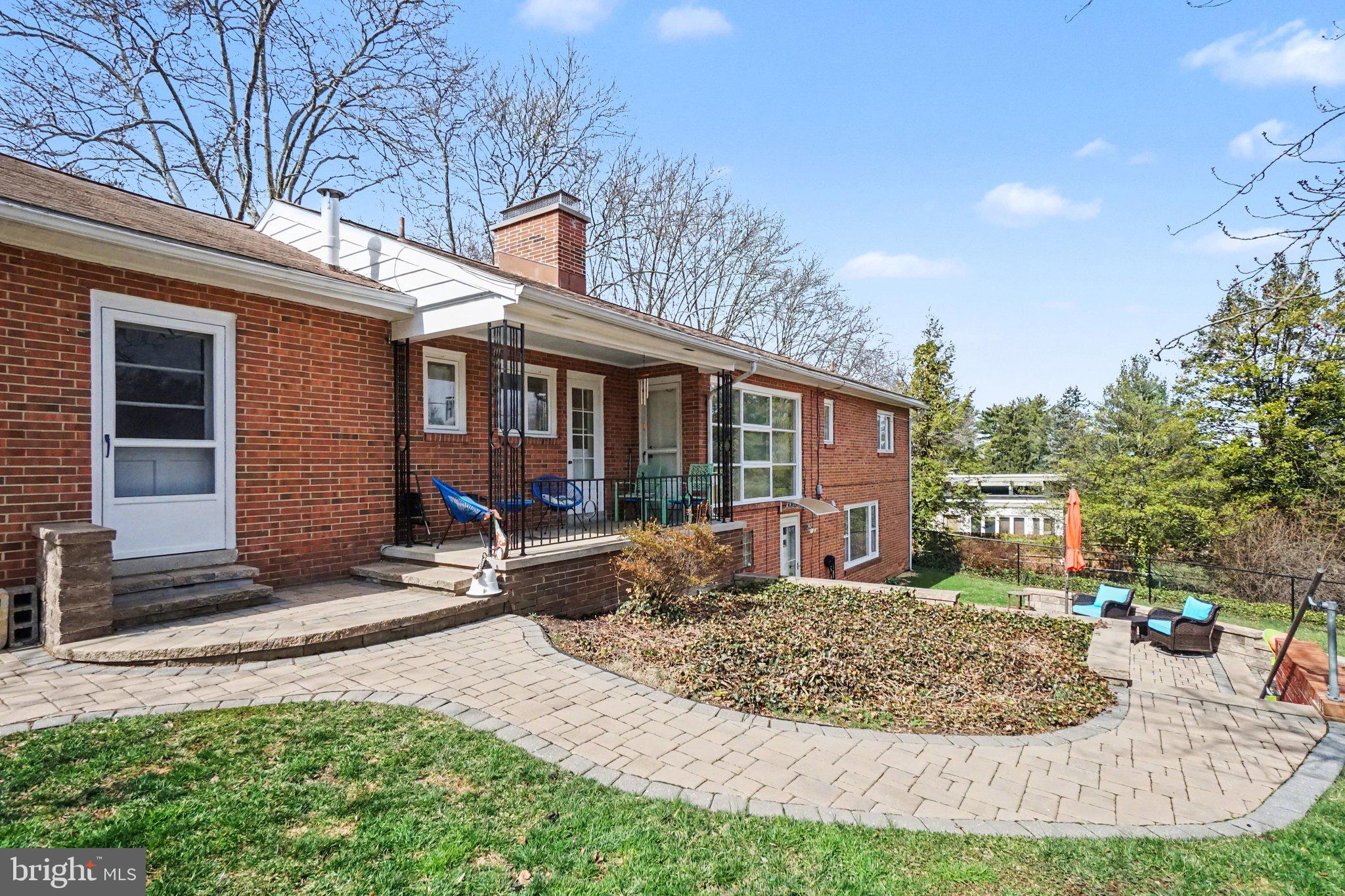 1353 CLOVER LANE