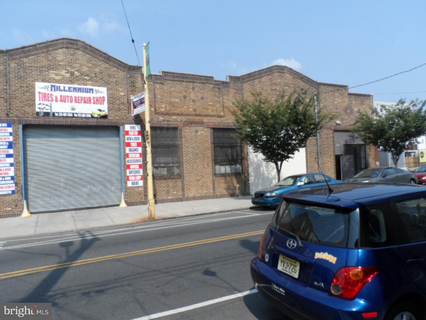 excellent development opportunity apartments or townhouses great block!!!