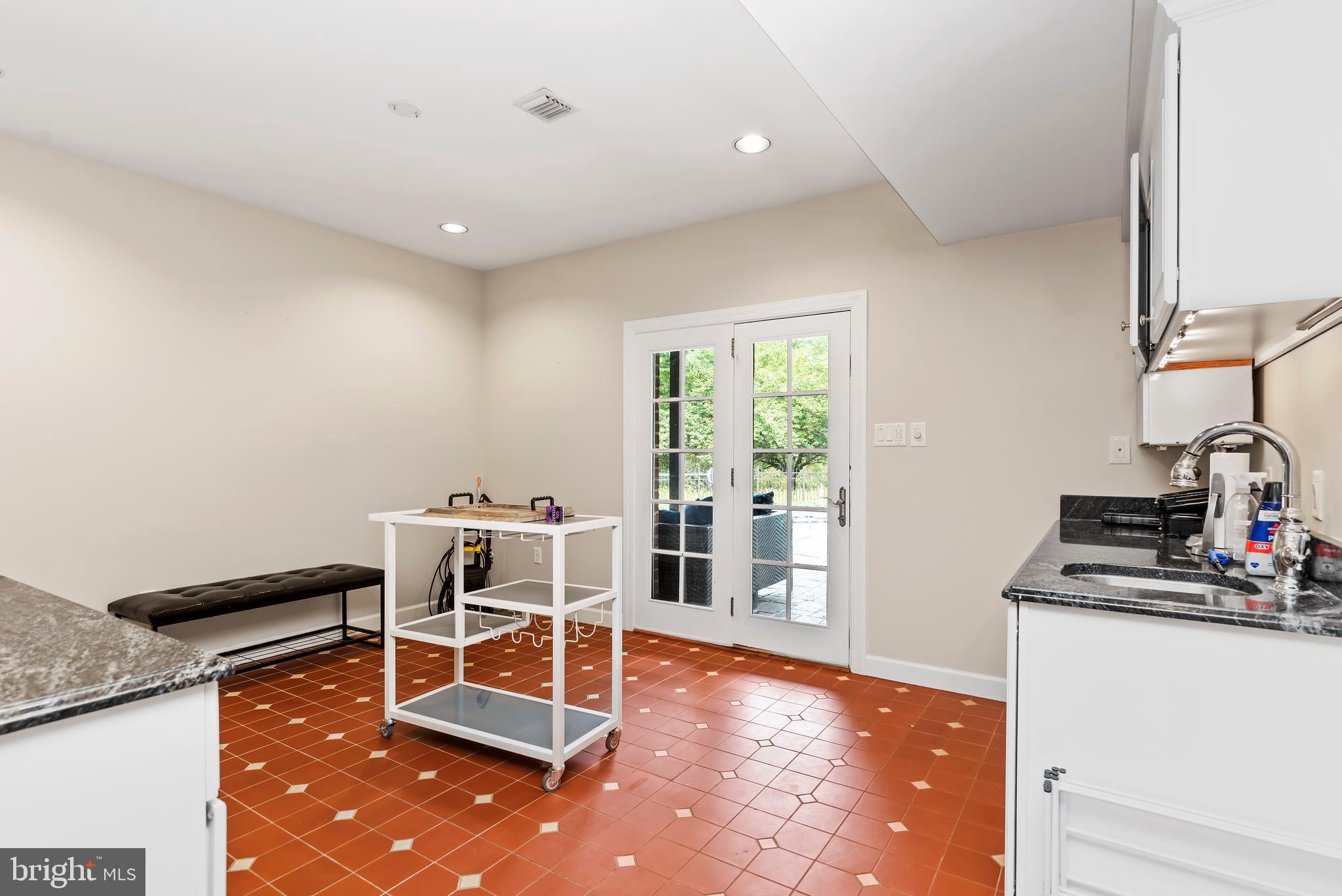 WHITE OAKS - Residential