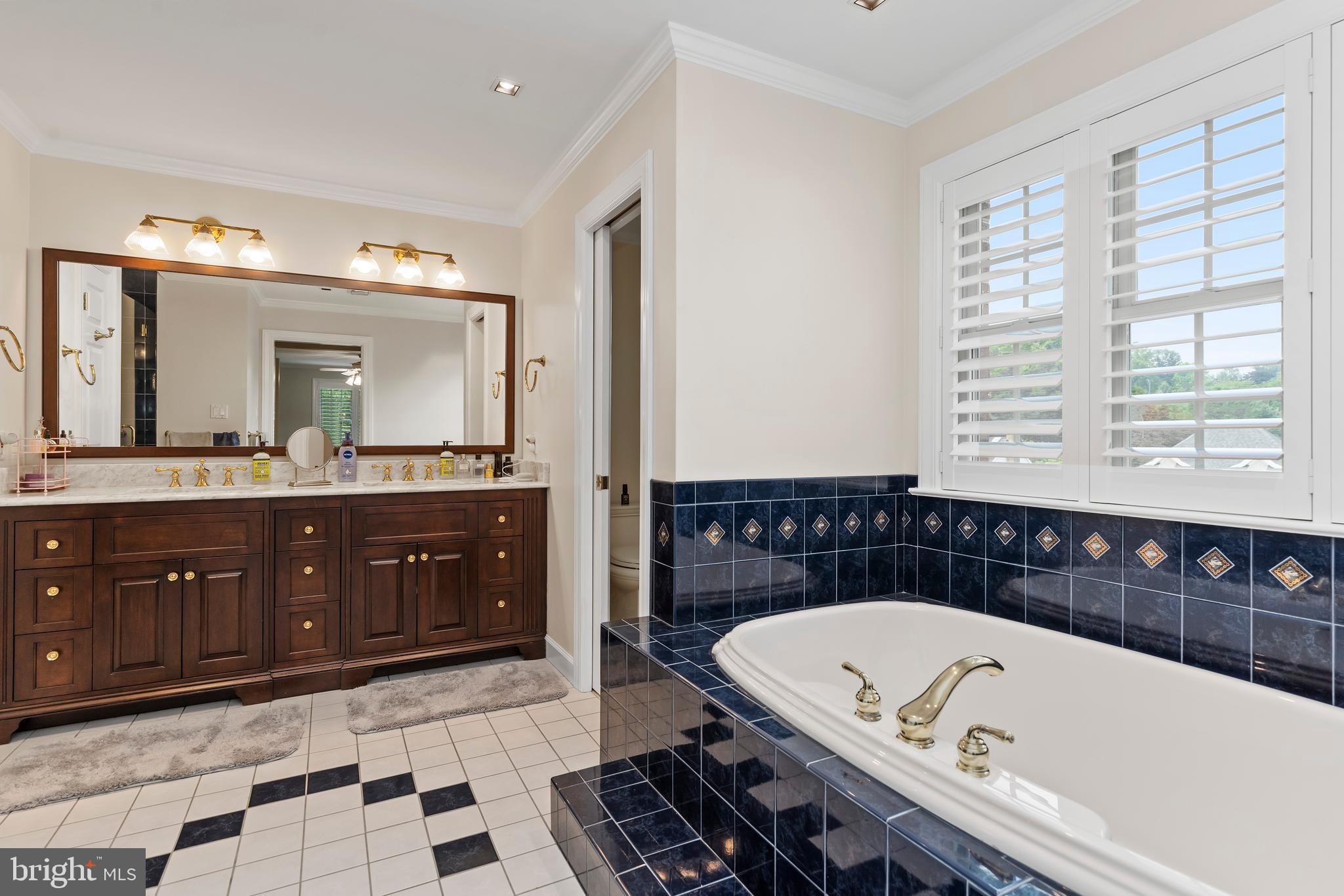 WHITE OAKS - Residential