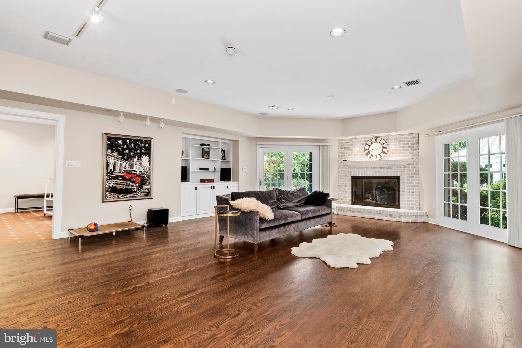 WHITE OAKS - Residential