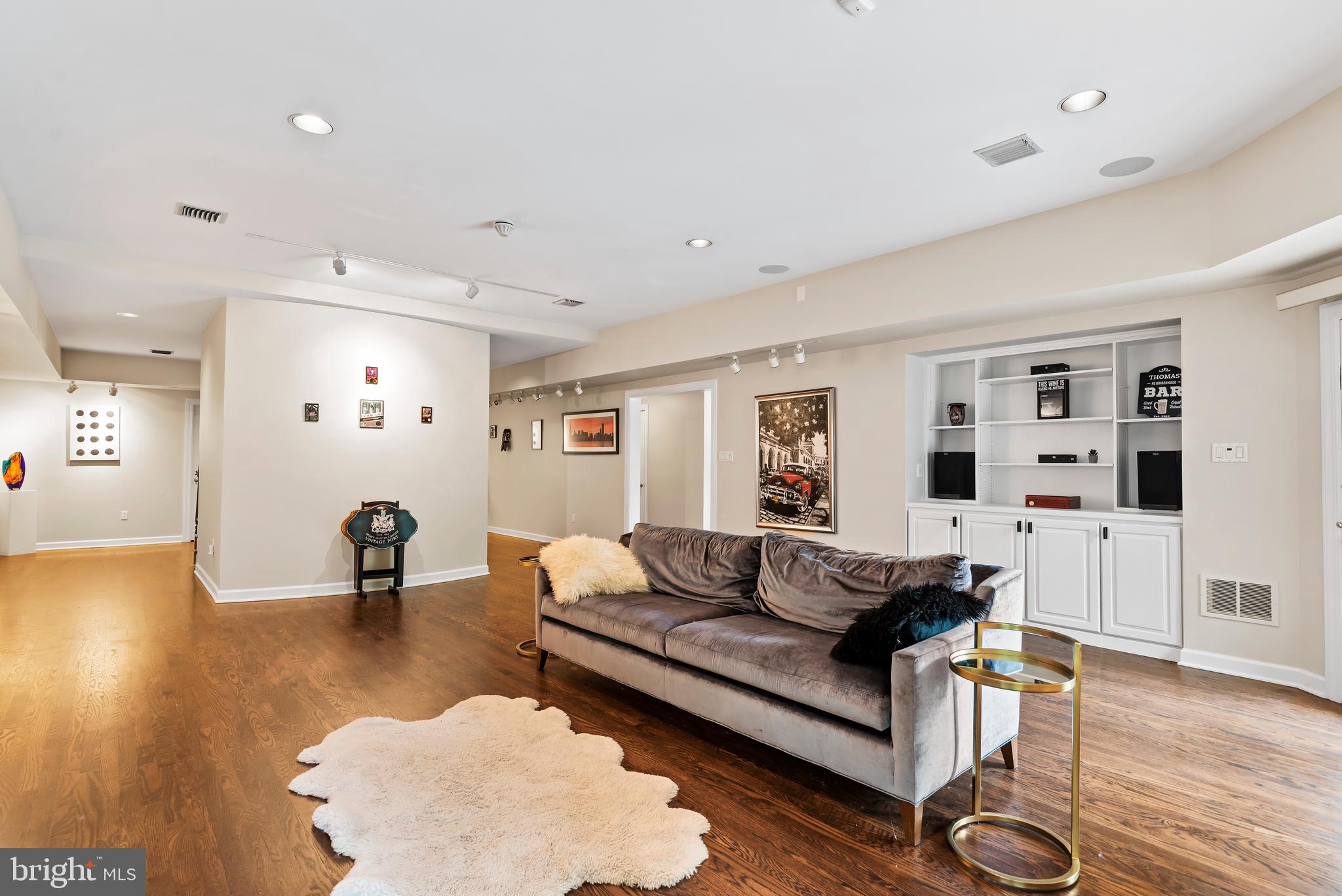 WHITE OAKS - Residential