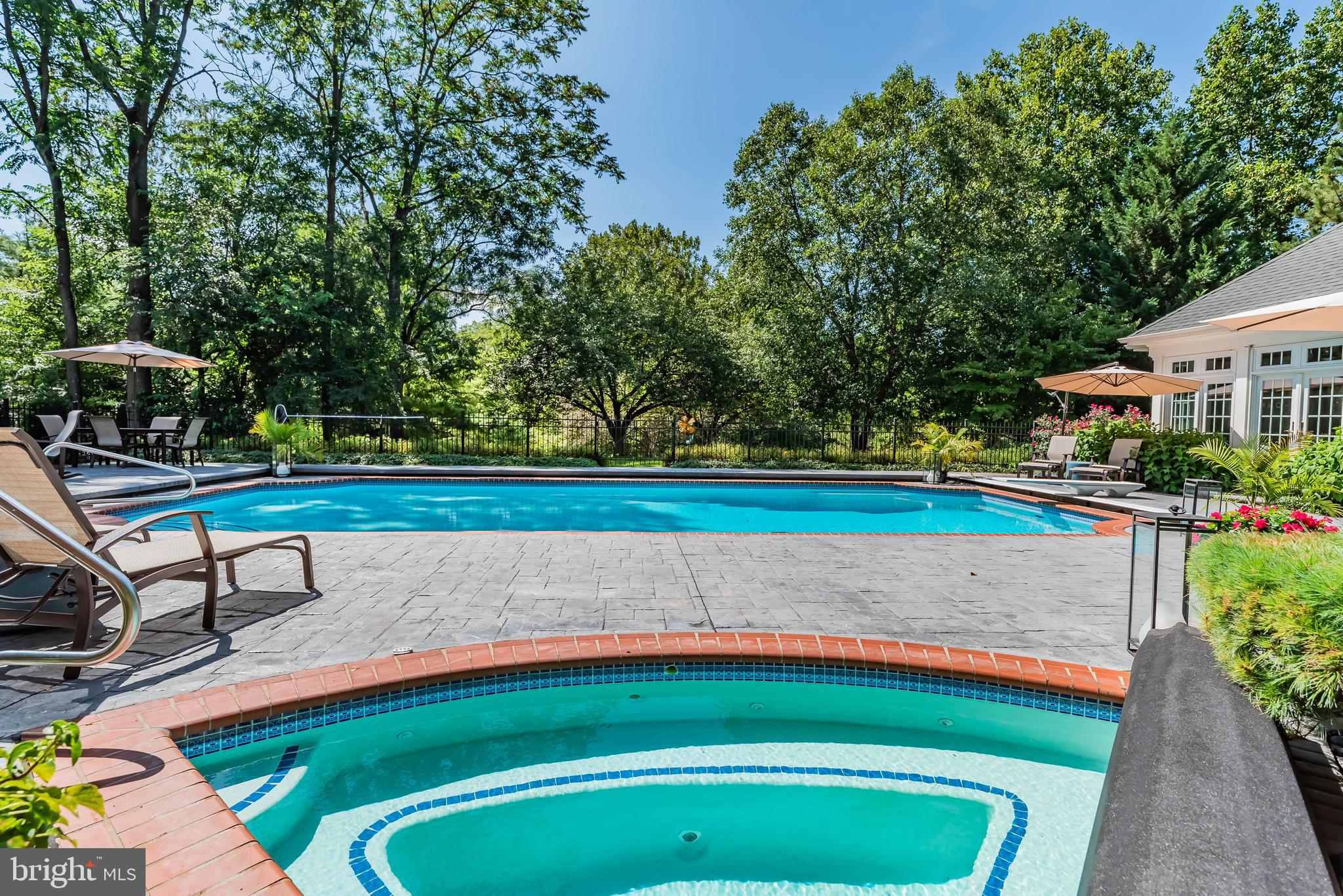 WHITE OAKS - Residential