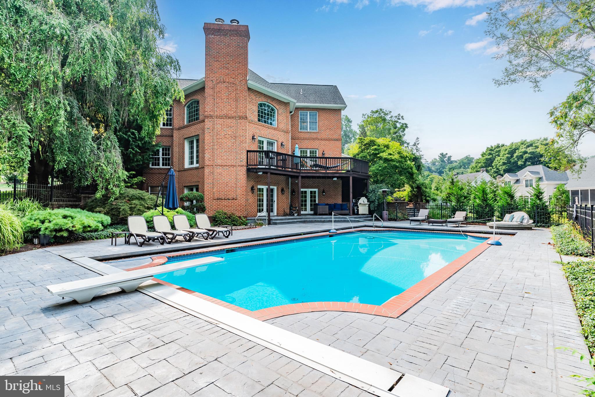 WHITE OAKS - Residential