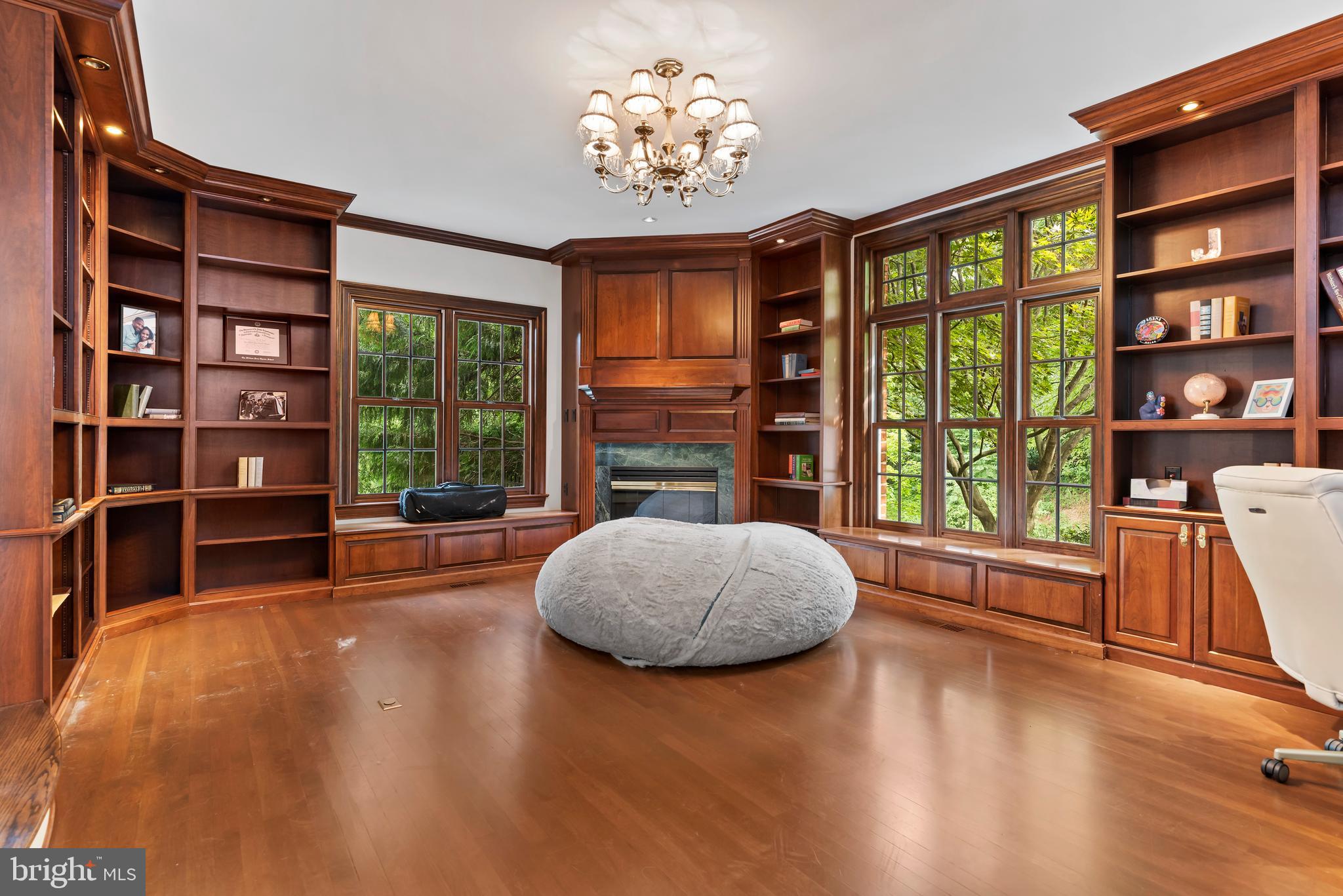 WHITE OAKS - Residential