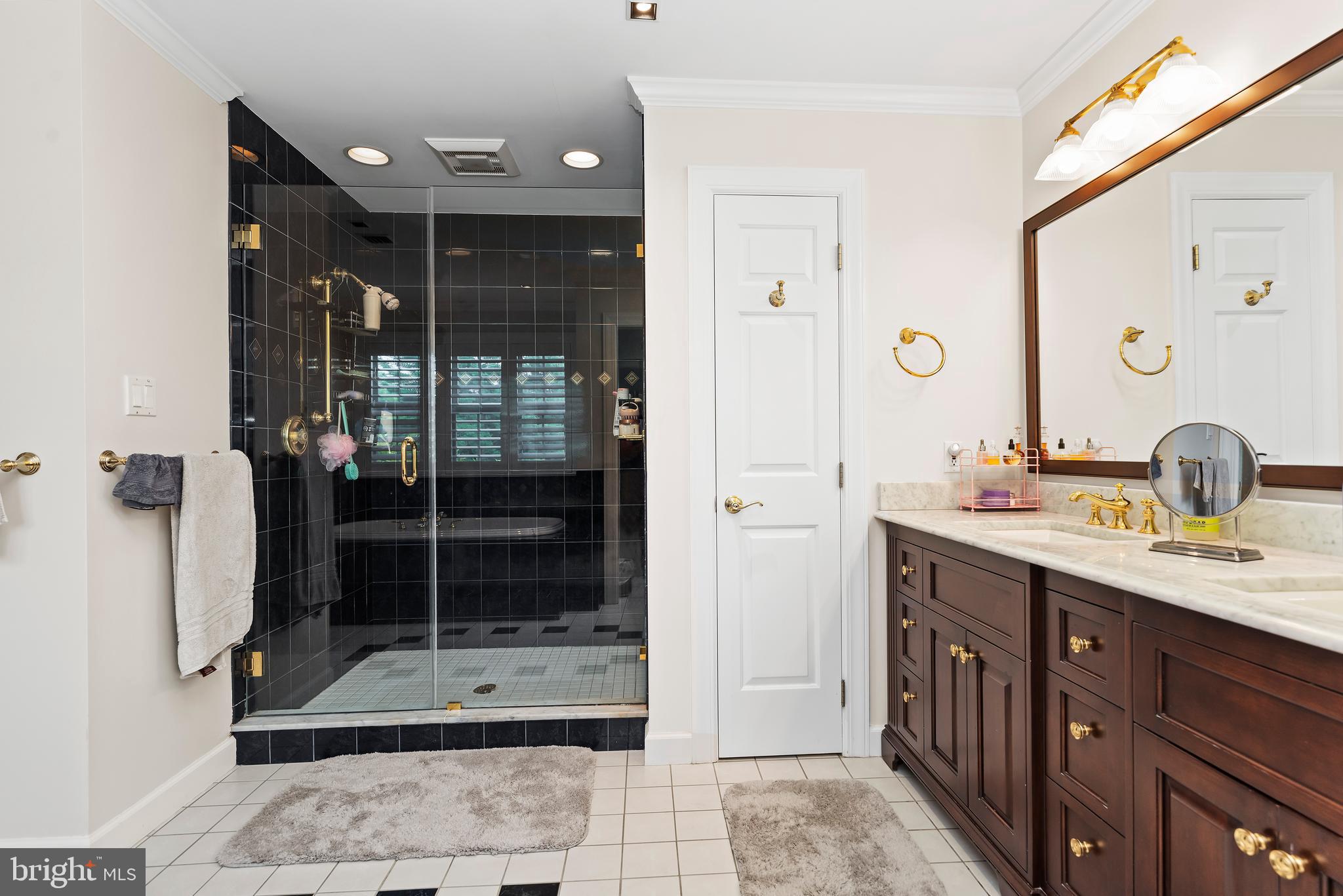 WHITE OAKS - Residential