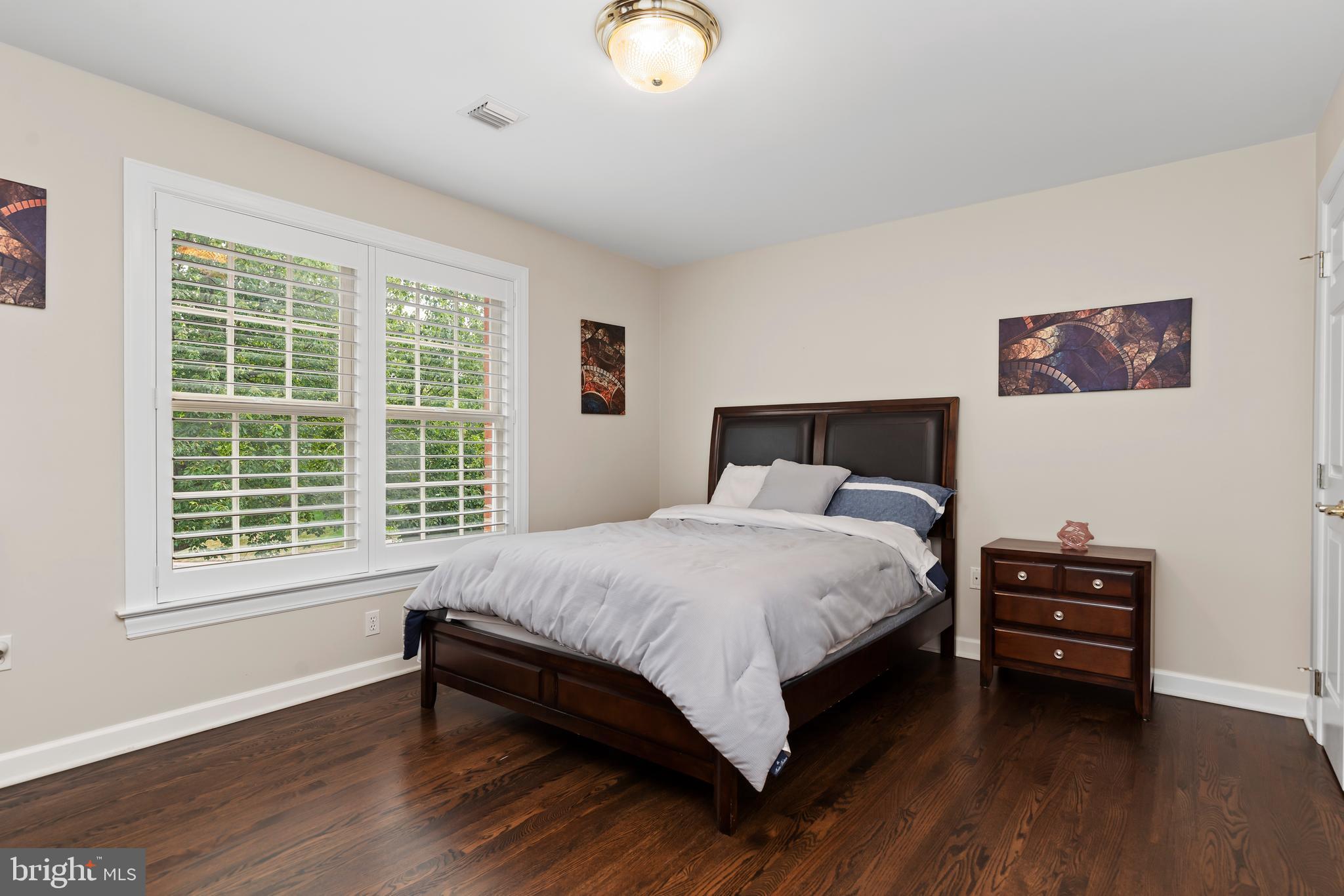 WHITE OAKS - Residential