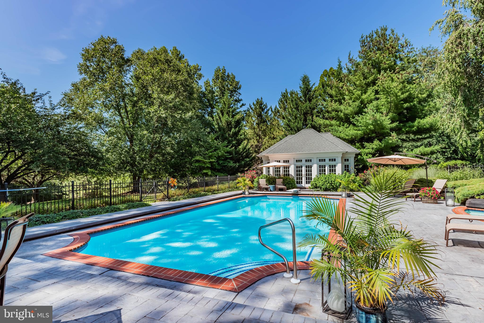 WHITE OAKS - Residential