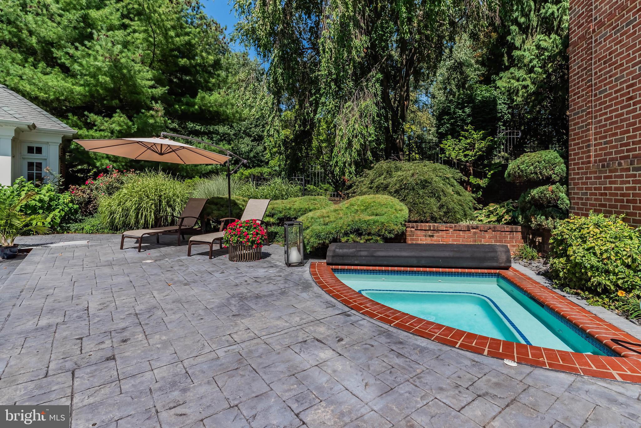 WHITE OAKS - Residential