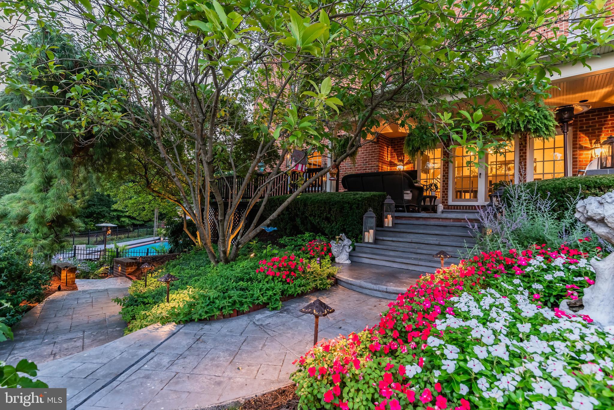 WHITE OAKS - Residential