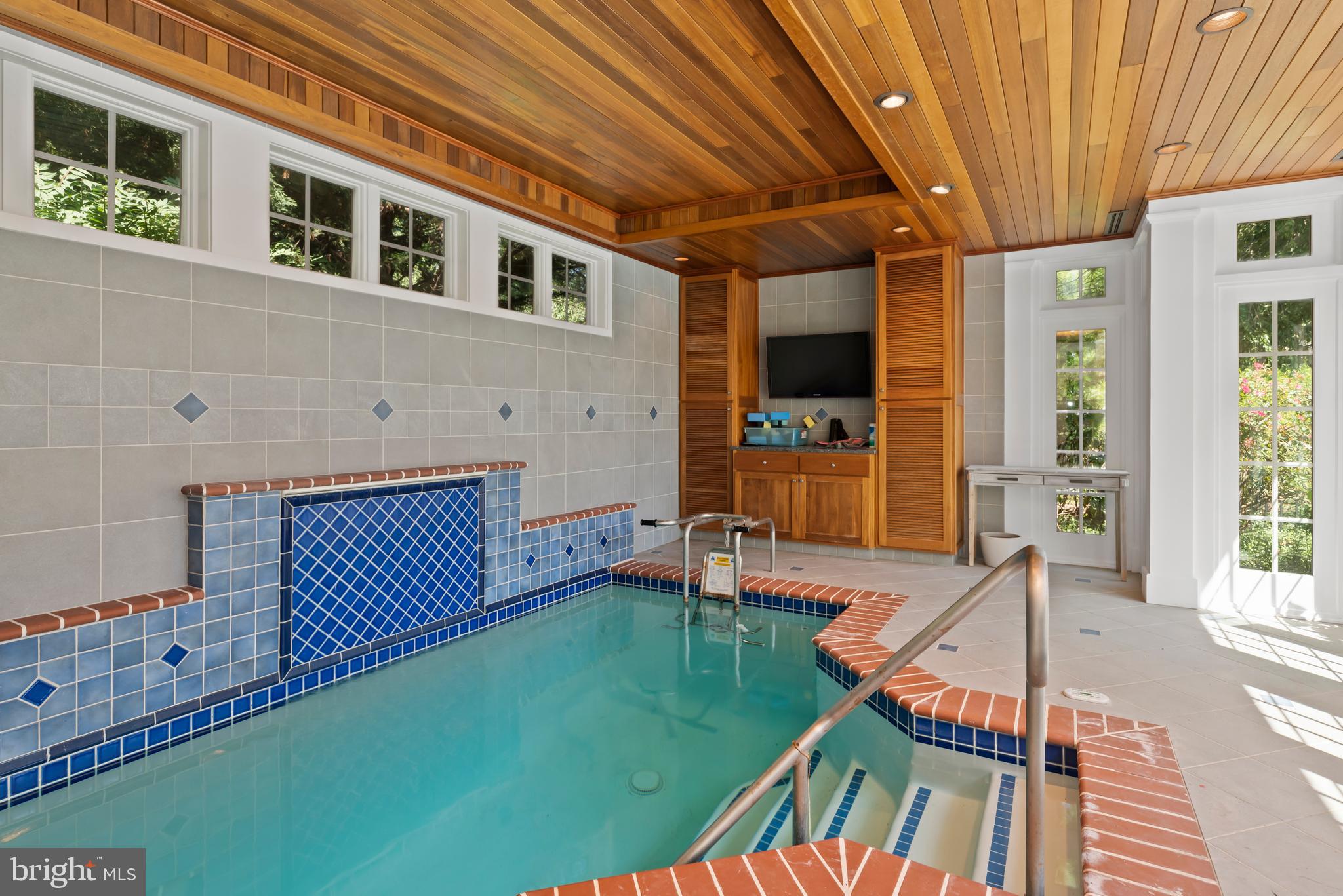 WHITE OAKS - Residential