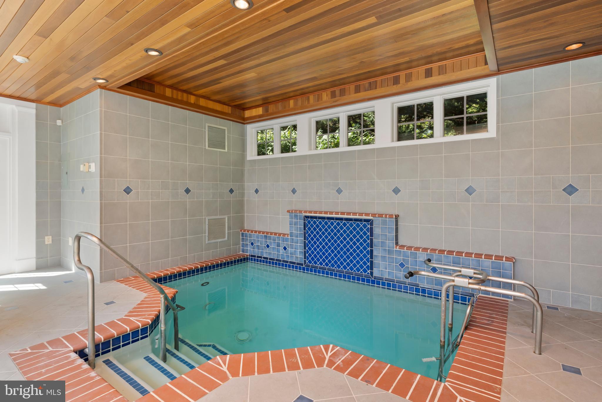 WHITE OAKS - Residential