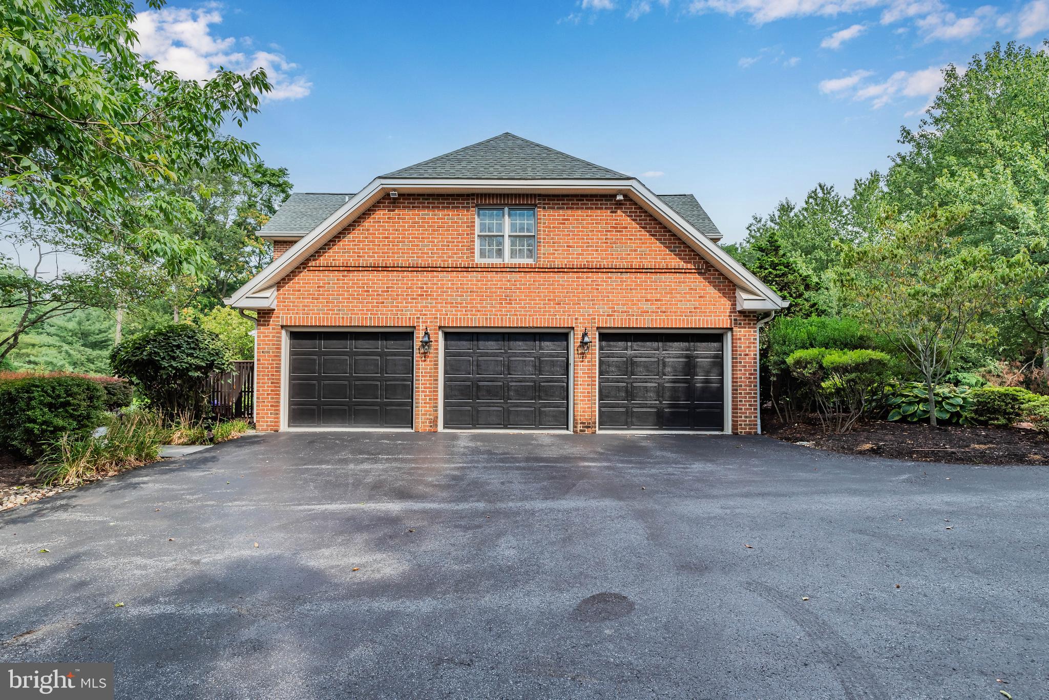 WHITE OAKS - Residential