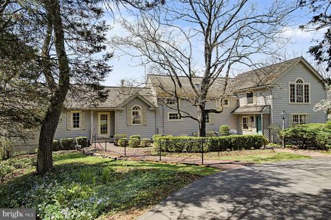 Photo of 542 Headquarters Road, OTTSVILLE, PA 18942 (MLS # PABU2118784)