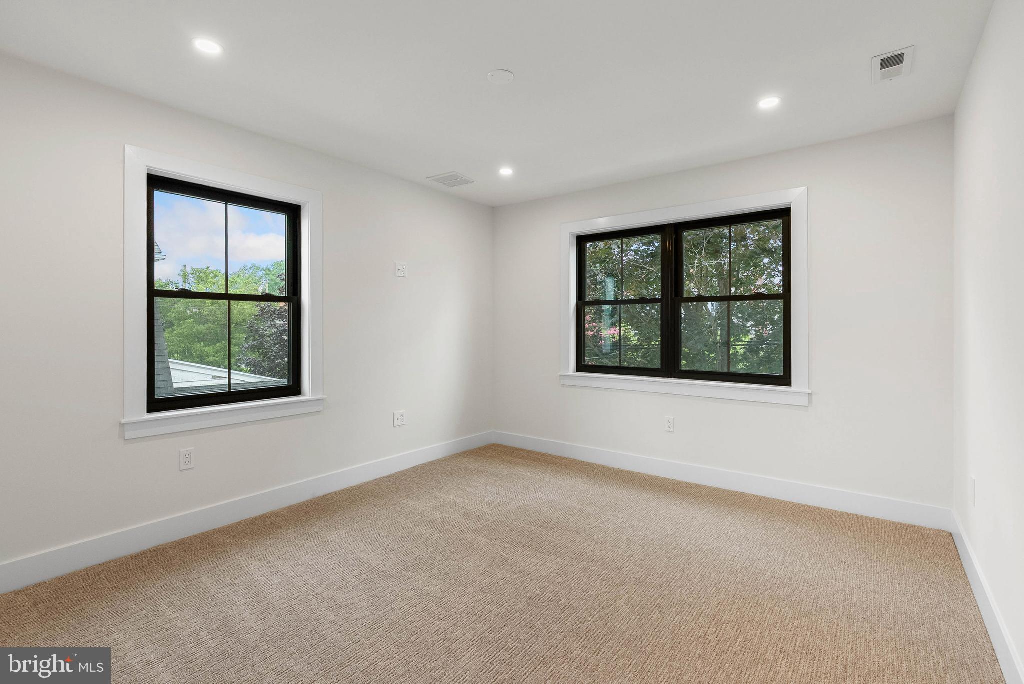 OAKMONT - Residential