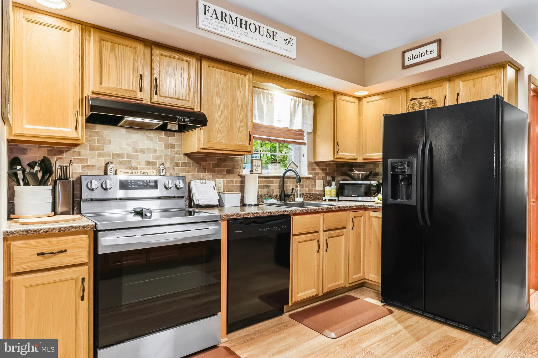 COUNTRY TERRACE ACRES - Residential