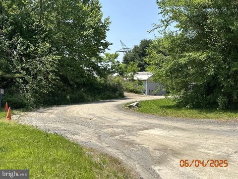 2085 VALLEY ROAD PARKESBURG PA 19365