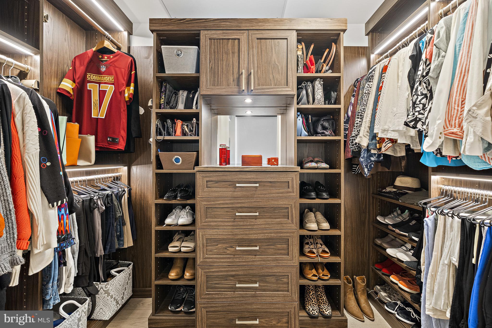 THE VERSE CONDO - Residential