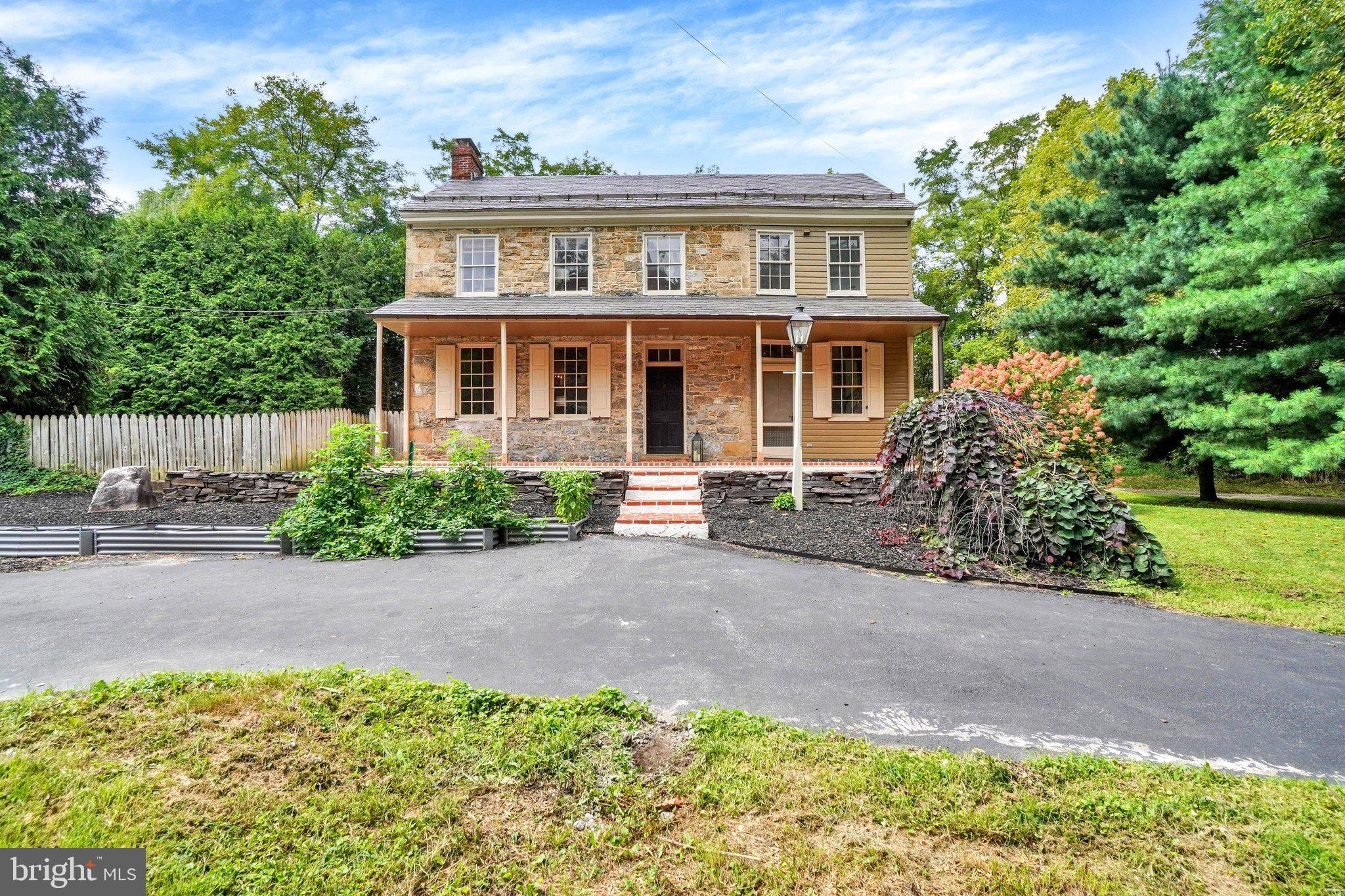 535 E LOCUST LANE