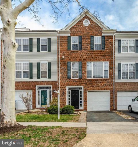 Townhouse For Sale - 42888 Golf View Drive<br/> CHANTILLY, VA 20152