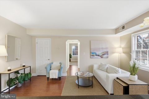 Photo of 600 Bashford Lane #2332, ALEXANDRIA, VA 22314 (MLS # VAAX2054550)