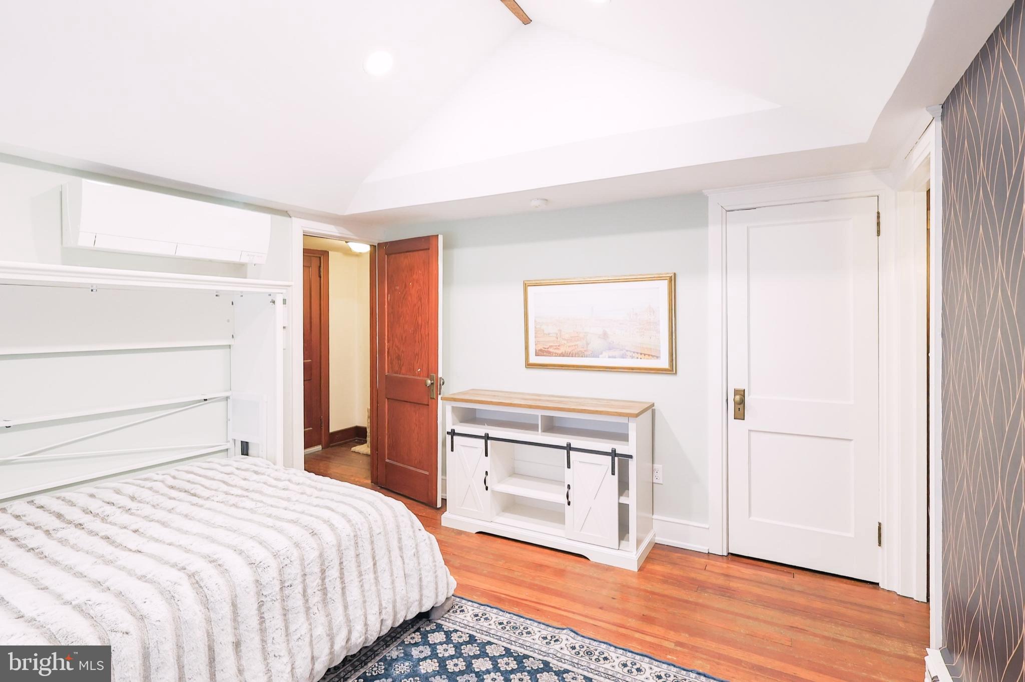 COLLEGE HEIGHTS - Residential