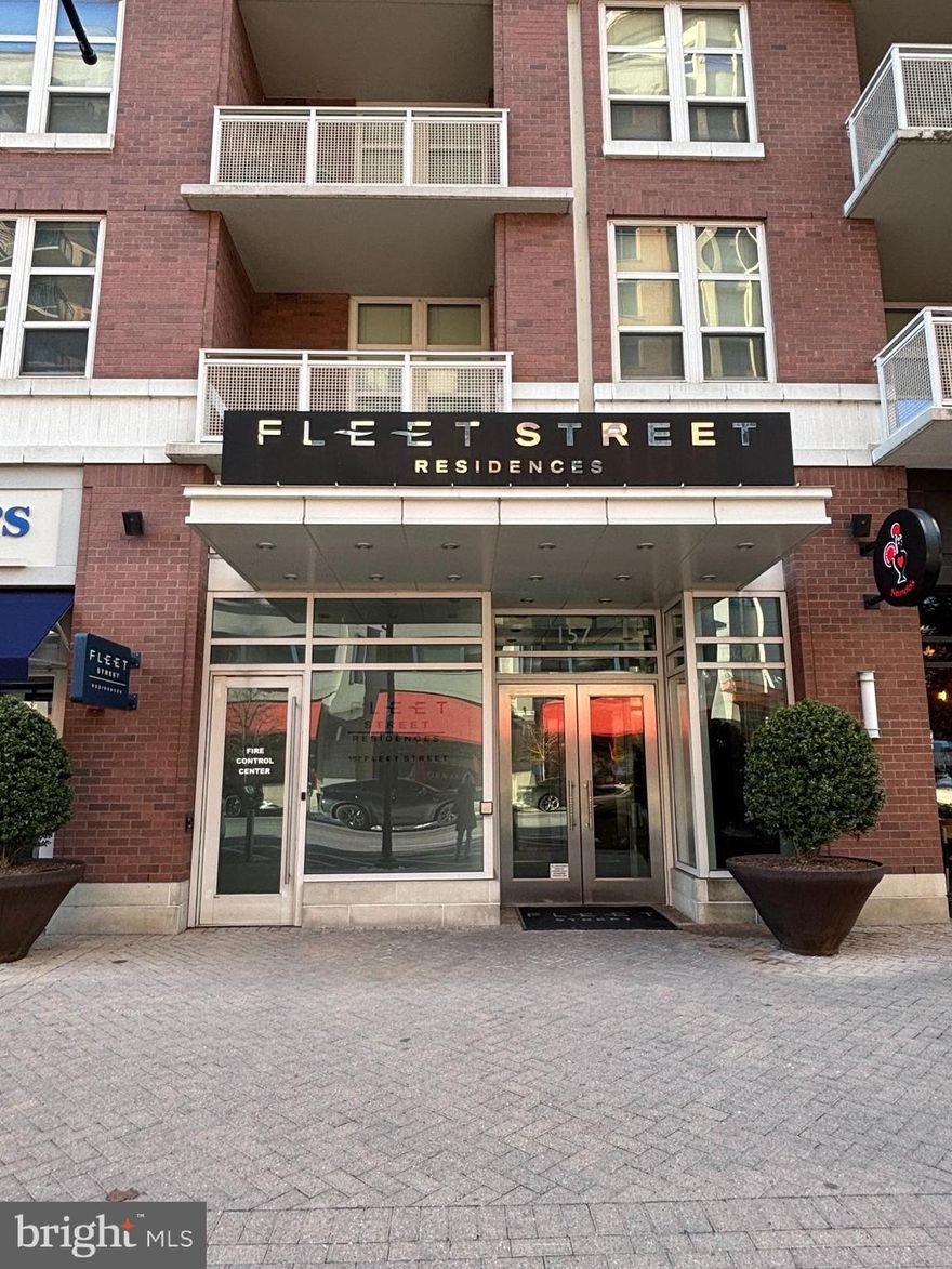 National Harbor a premiere living location for world class dining , entertainment, and adventure.  Come preview this beautiful 2 story condo  with a contemporary open floor plan . The kitchen has high end stainless appliances, granite counter tops, floor- to- ceiling windows , gleaming hard wood flooring , a work space area, a balcony off the living room, and a half bath and storage closet all on the main floor. The lower level premier suite has a custom built walk- in- closet and bath with a balcony . The 2nd bedroom has a huge walk in closet and bath with tub.       
Welcome home !