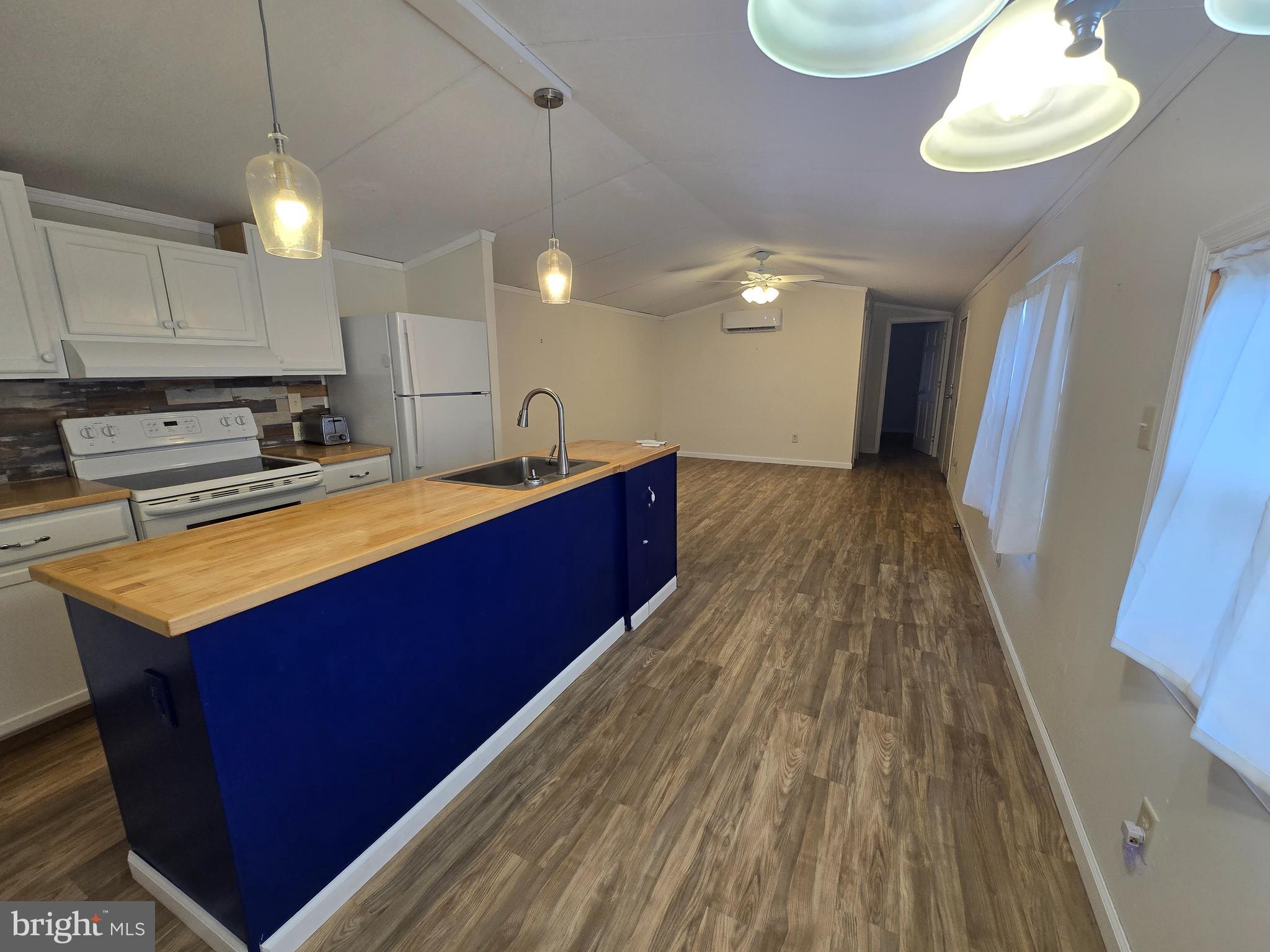 LINCOLN ESTATES MHP - Residential