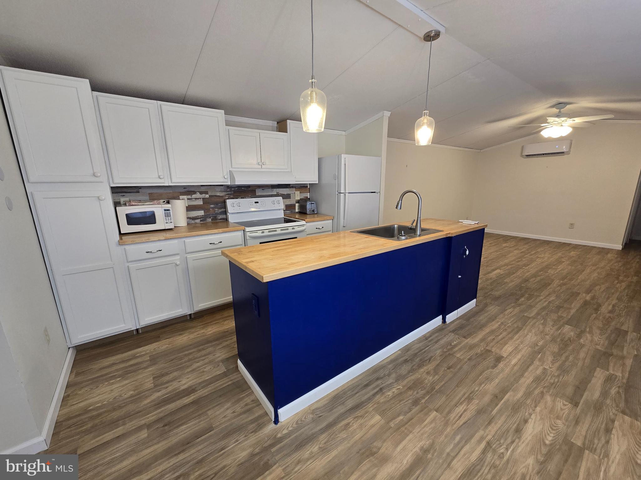 LINCOLN ESTATES MHP - Residential