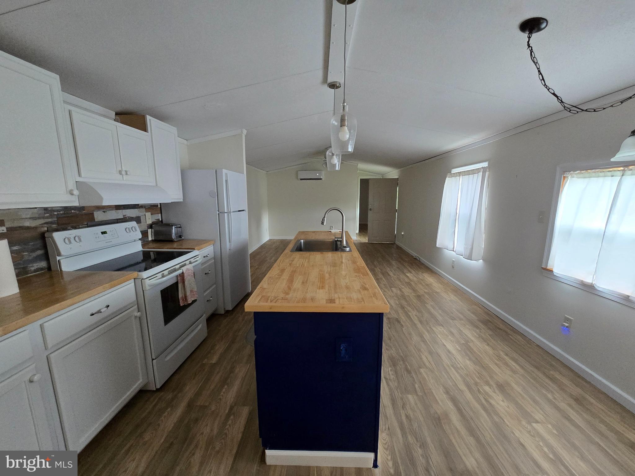 LINCOLN ESTATES MHP - Residential