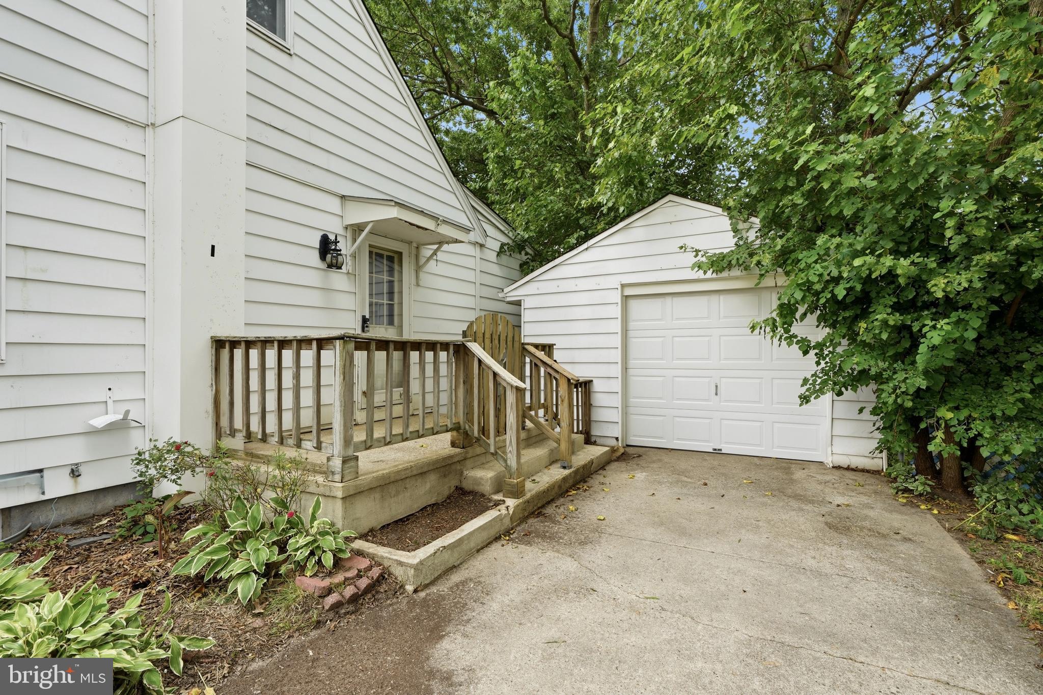 125 ASHURST LANE