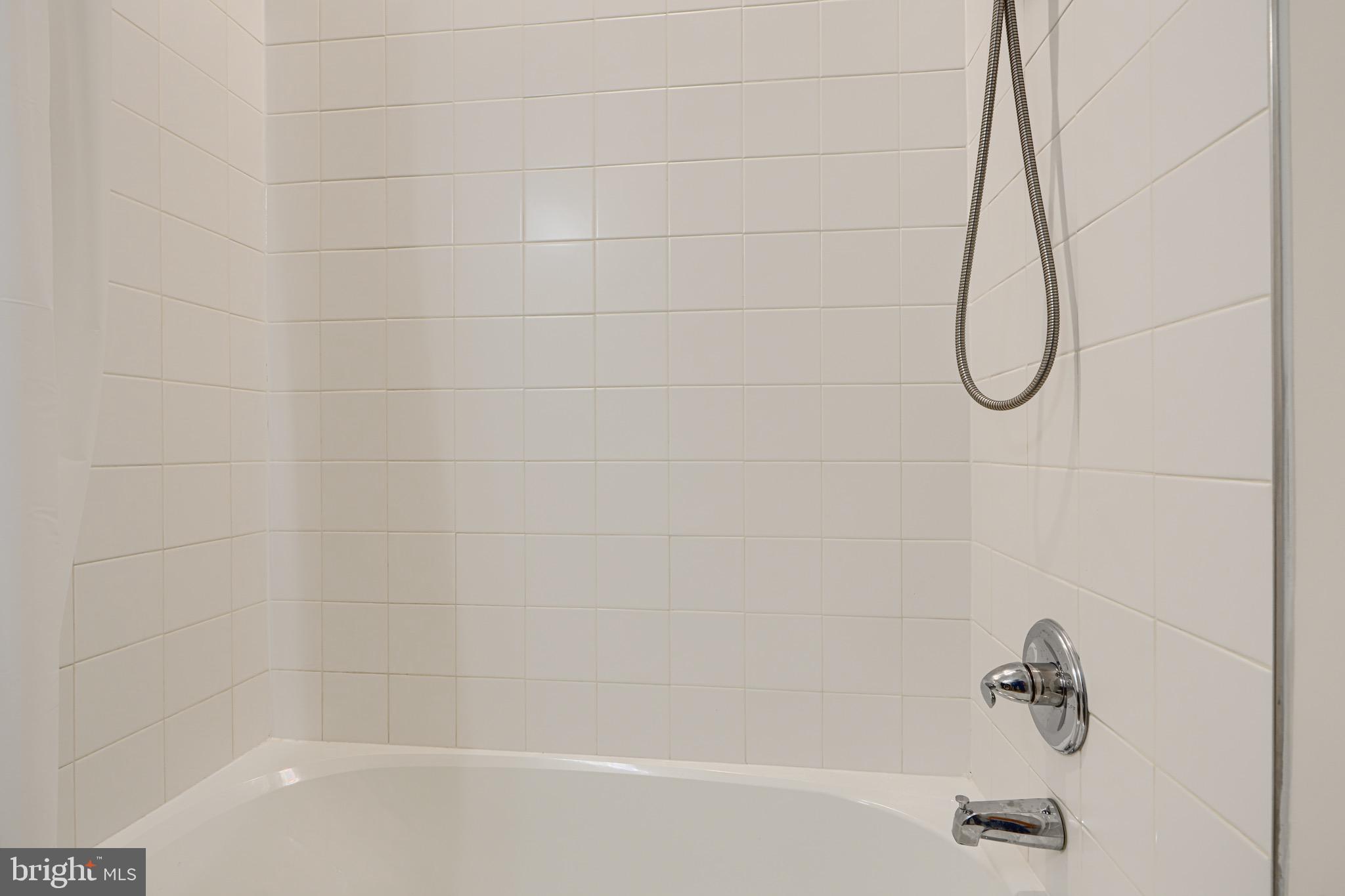 TUSCARORA CREEK - Residential Lease