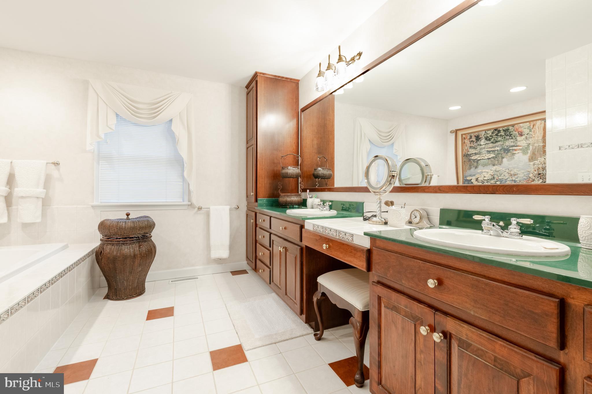 COLONIAL RIDGE - Residential